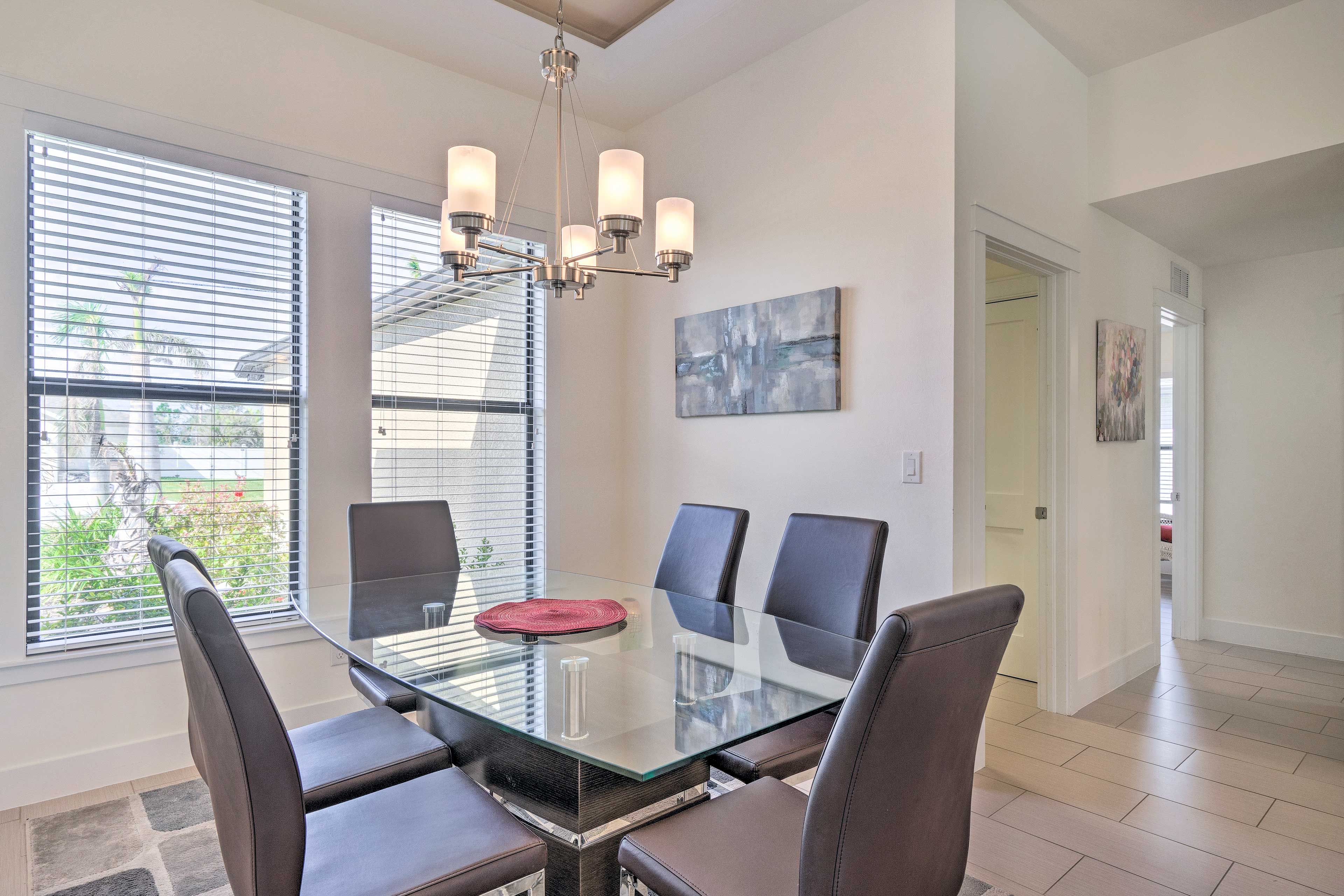 Dining Area | Dishware Provided