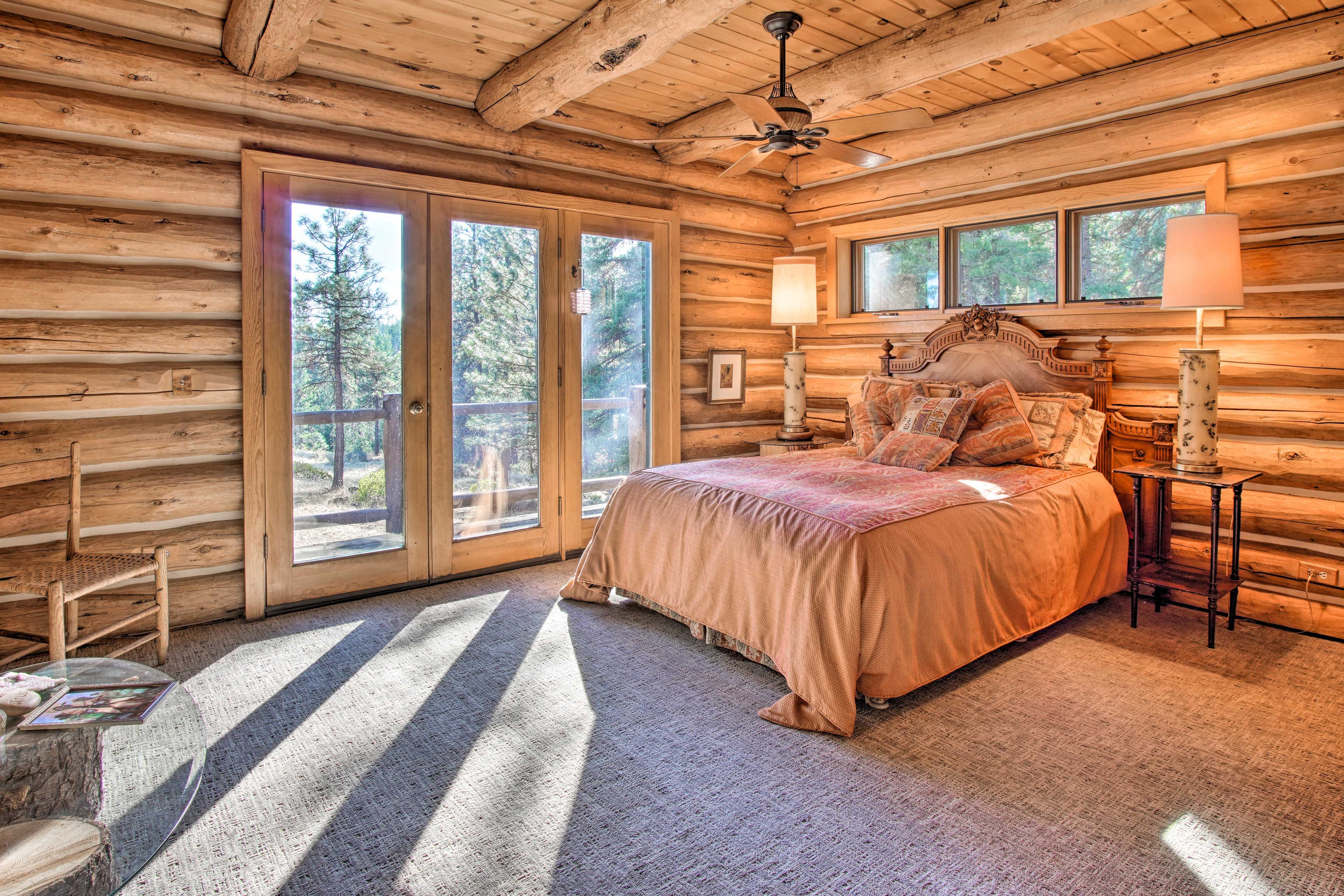 Bedroom 1 | Queen Bed | 1st Floor
