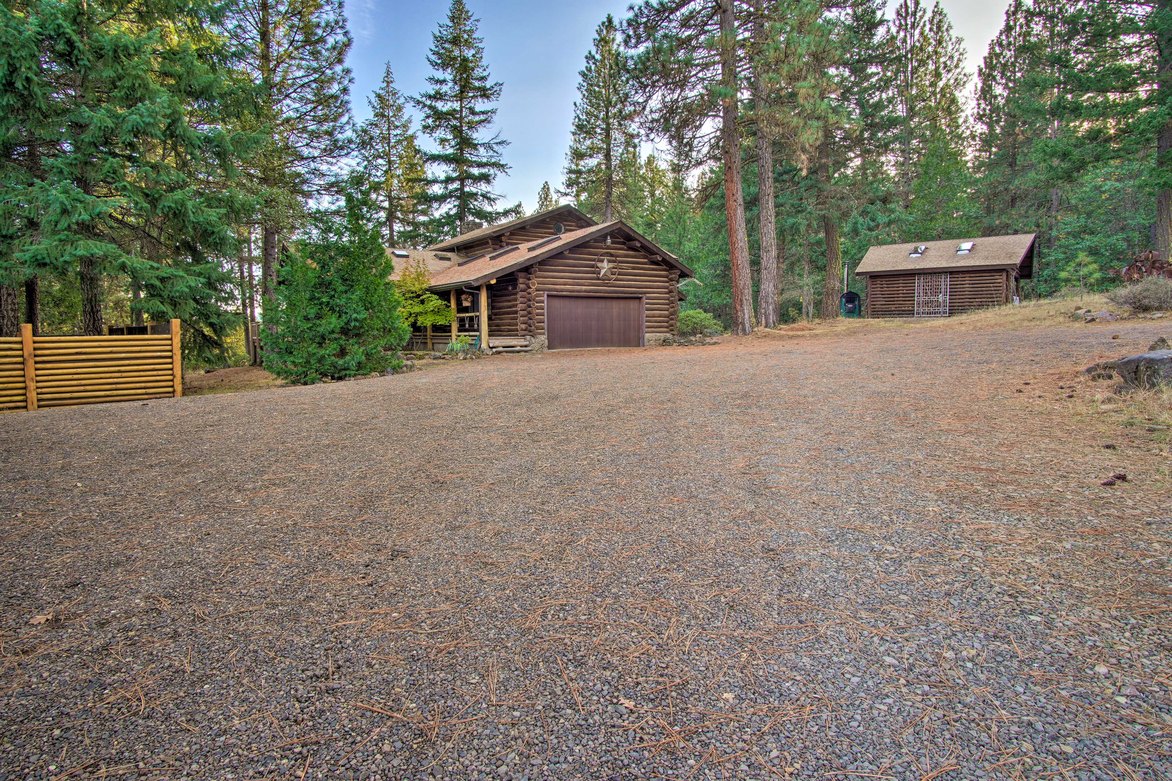 Home Exterior | Driveway Parking (4 Vehicles) | Garage Parking (2 Vehicles)