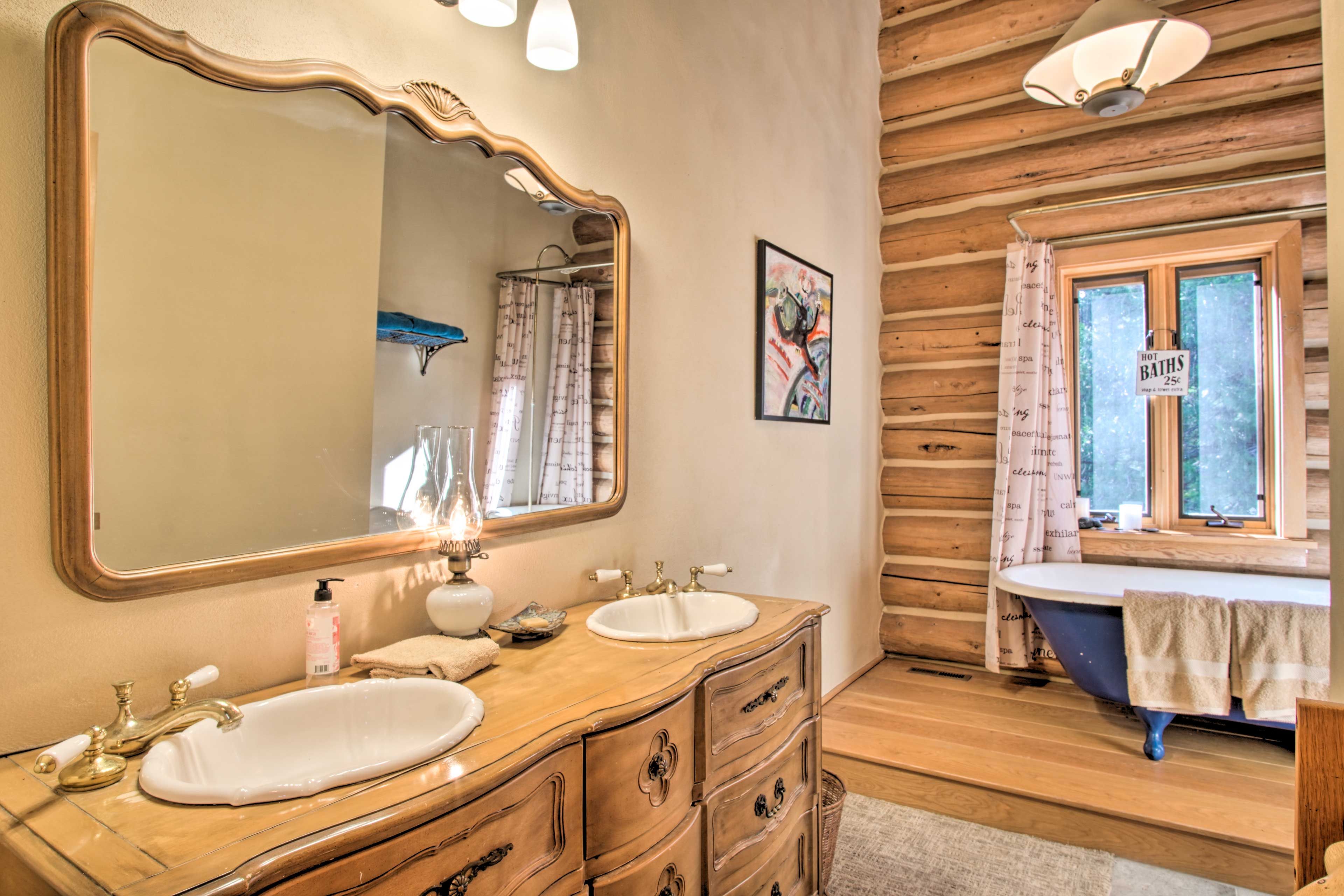 Full Bathroom | Soaking Tub