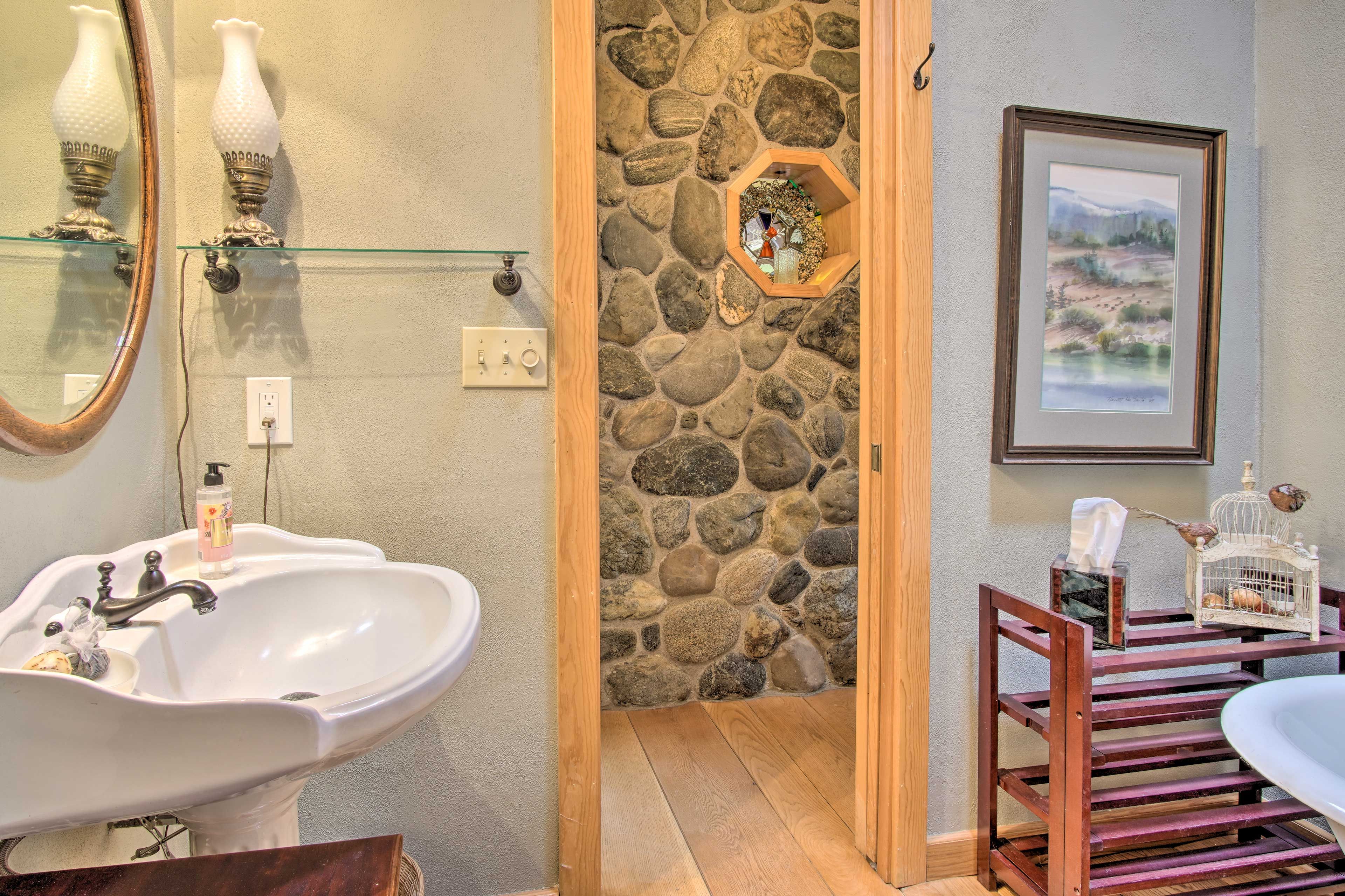 Full Bathroom | Soaking Tub