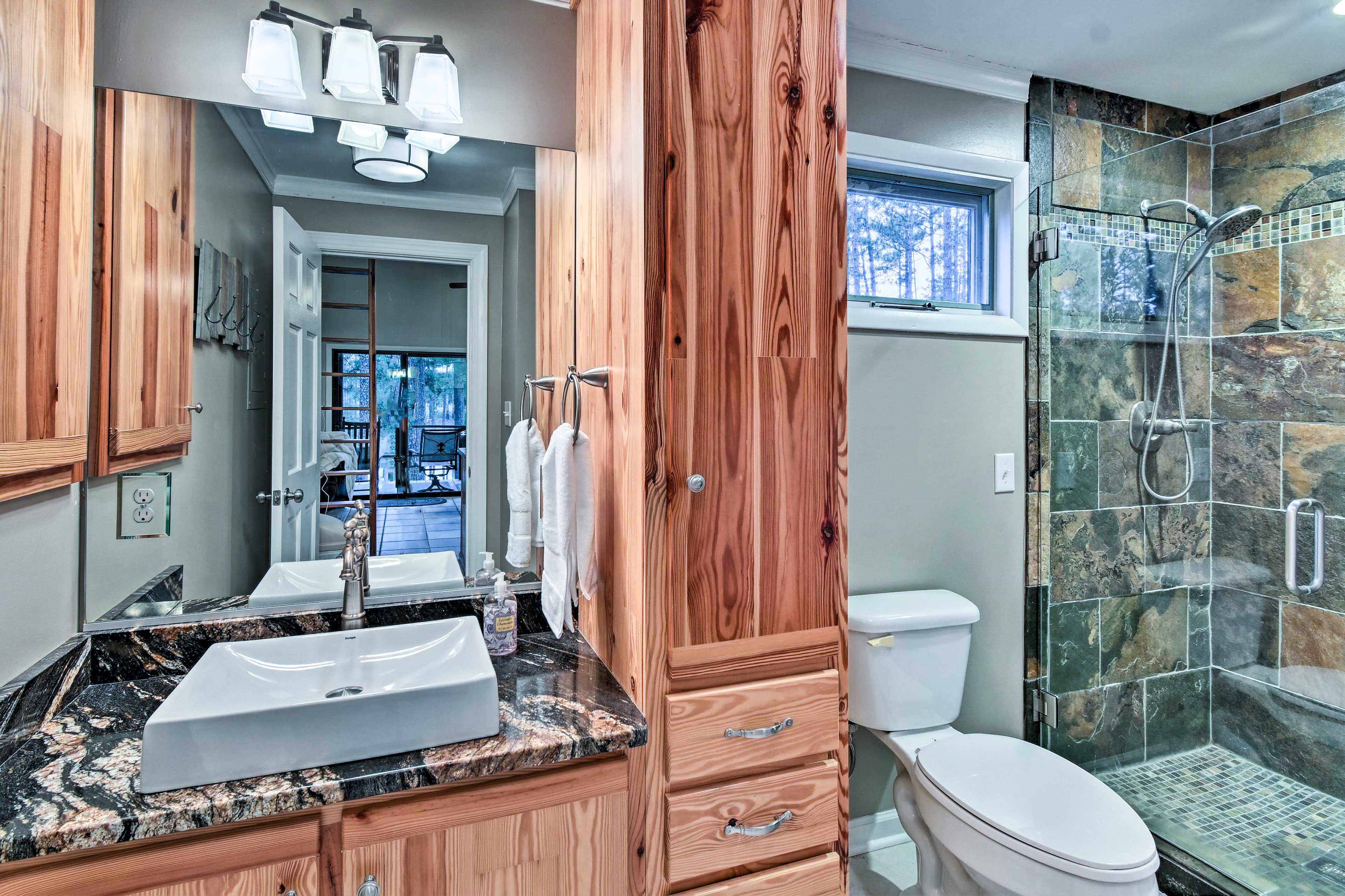Full Bathroom | Complimentary Toiletries | Towels Provided