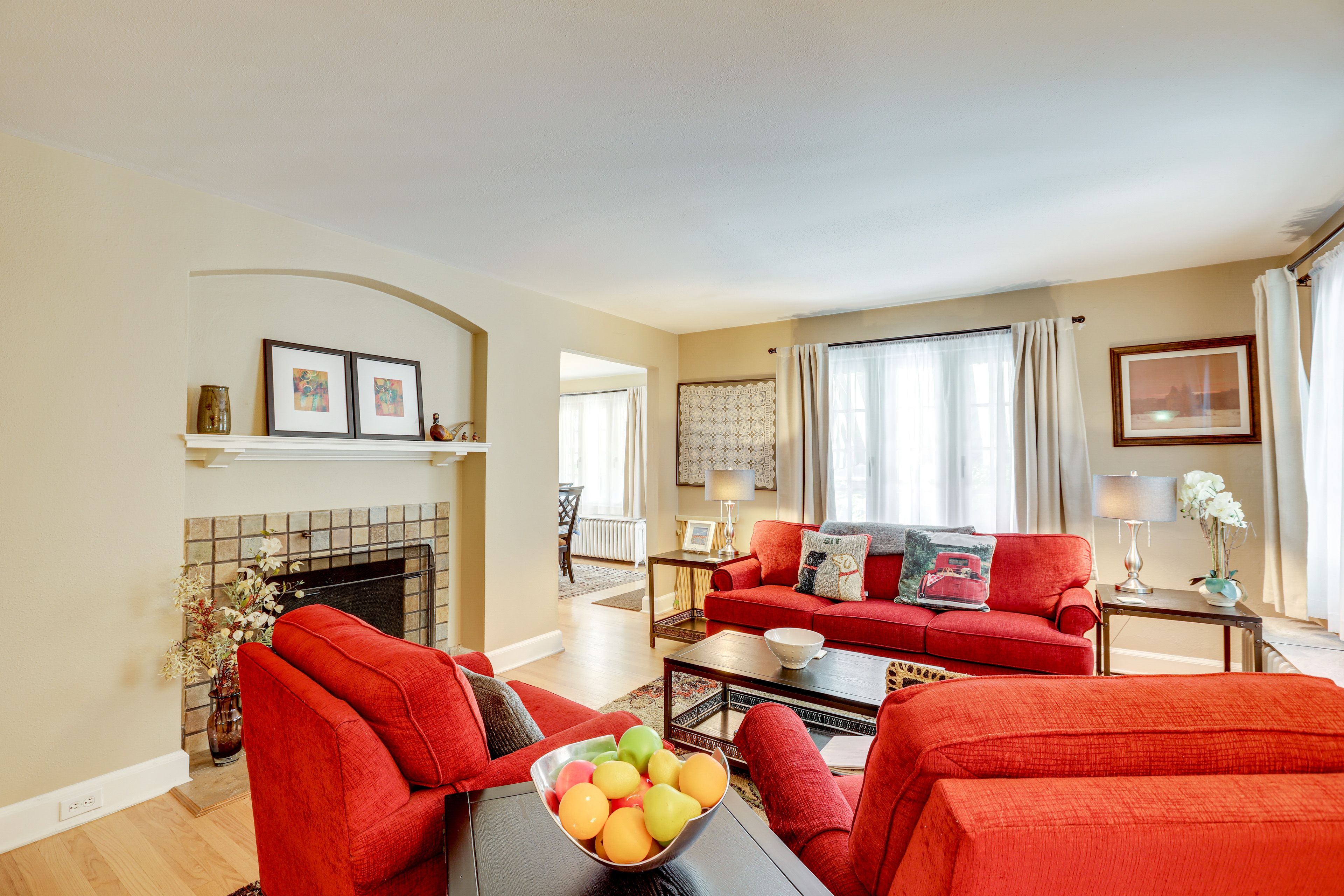 Living Room 1 | Fireplace (Decorative Only)