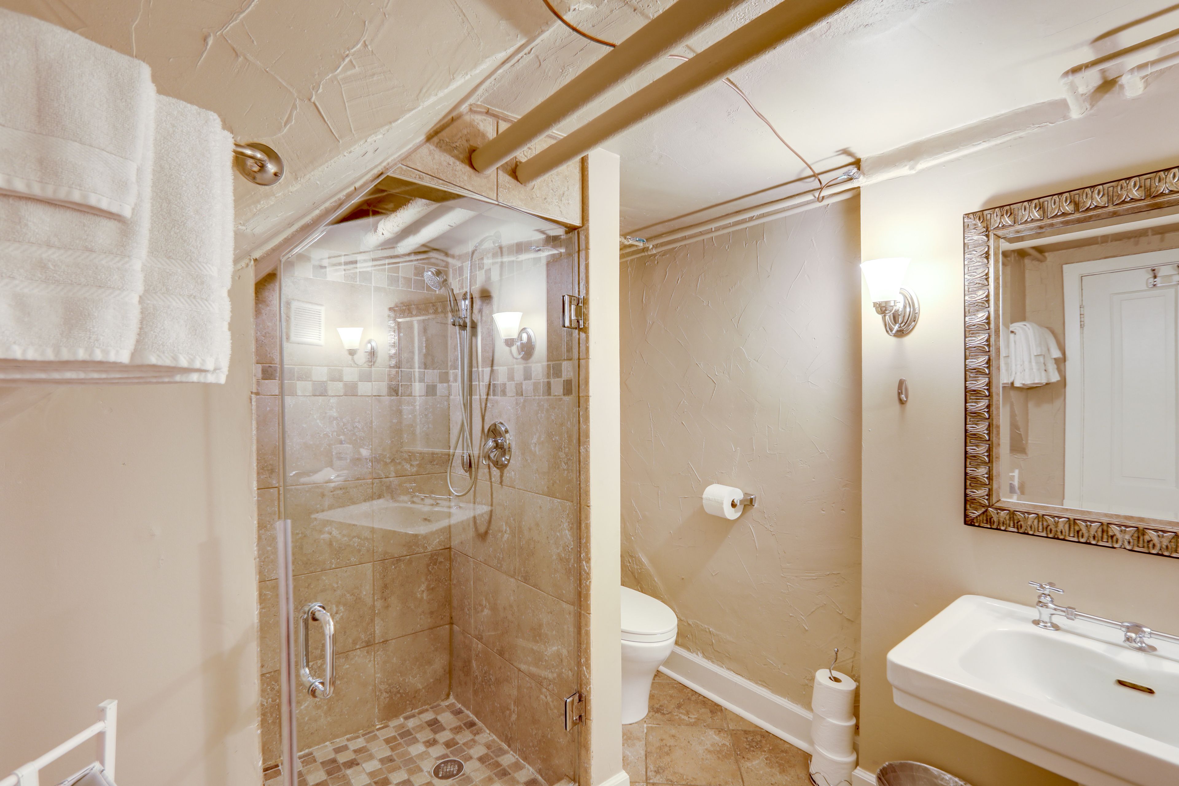 Full Bathroom | Towels Provided | Laundry Closet