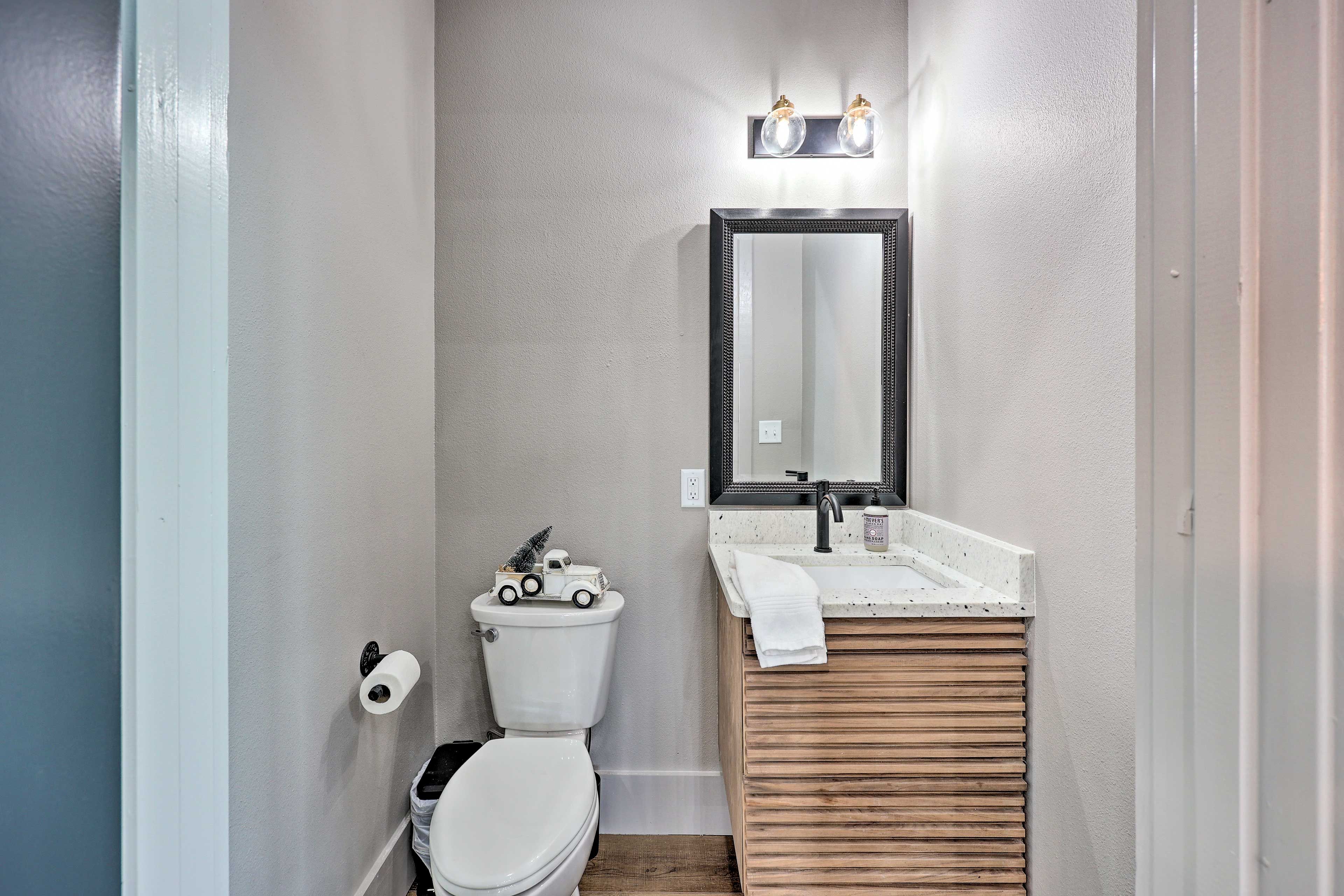 Half Bathroom | Towels Provided