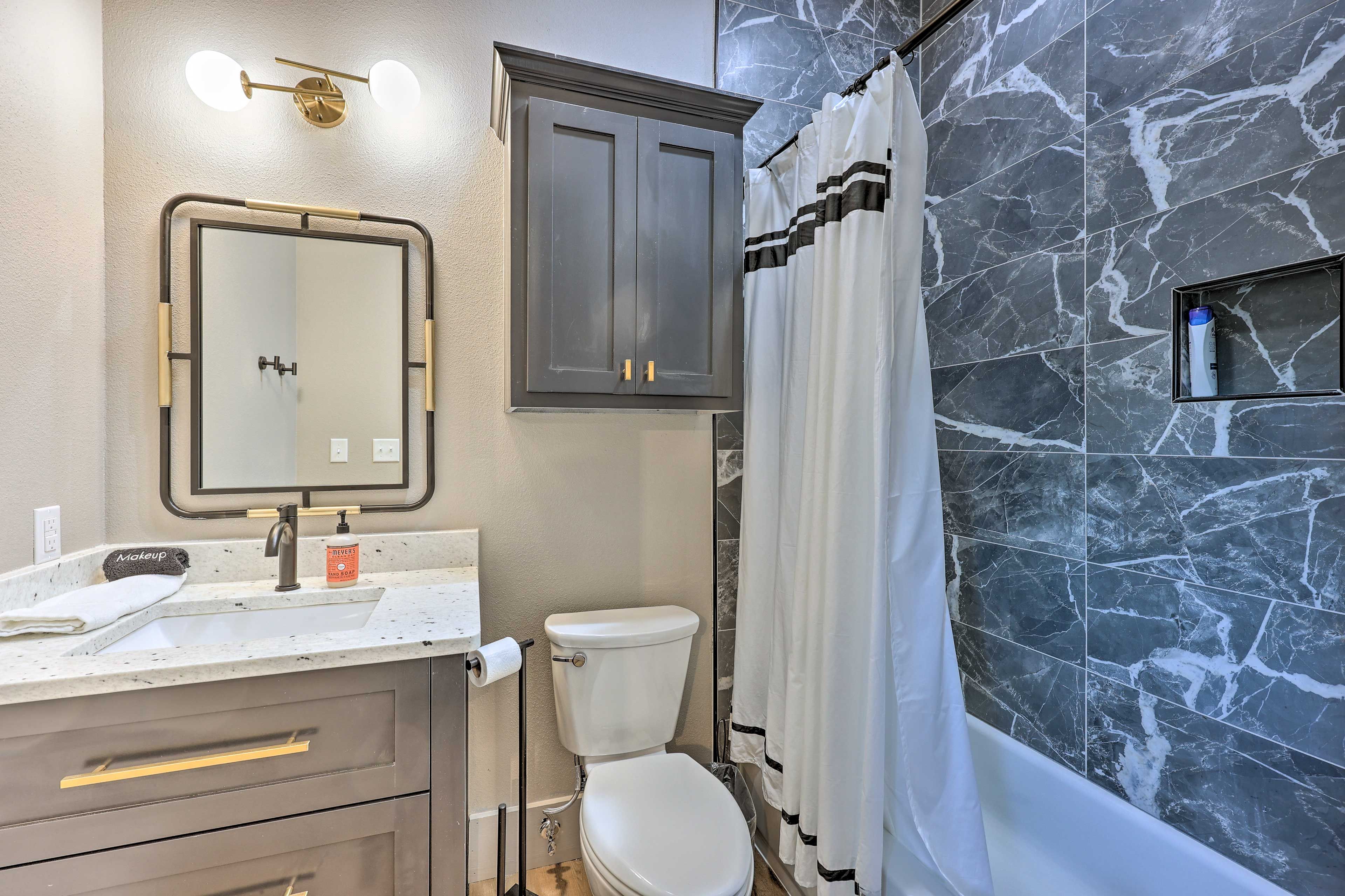 En-Suite Bathroom | Towels Provided