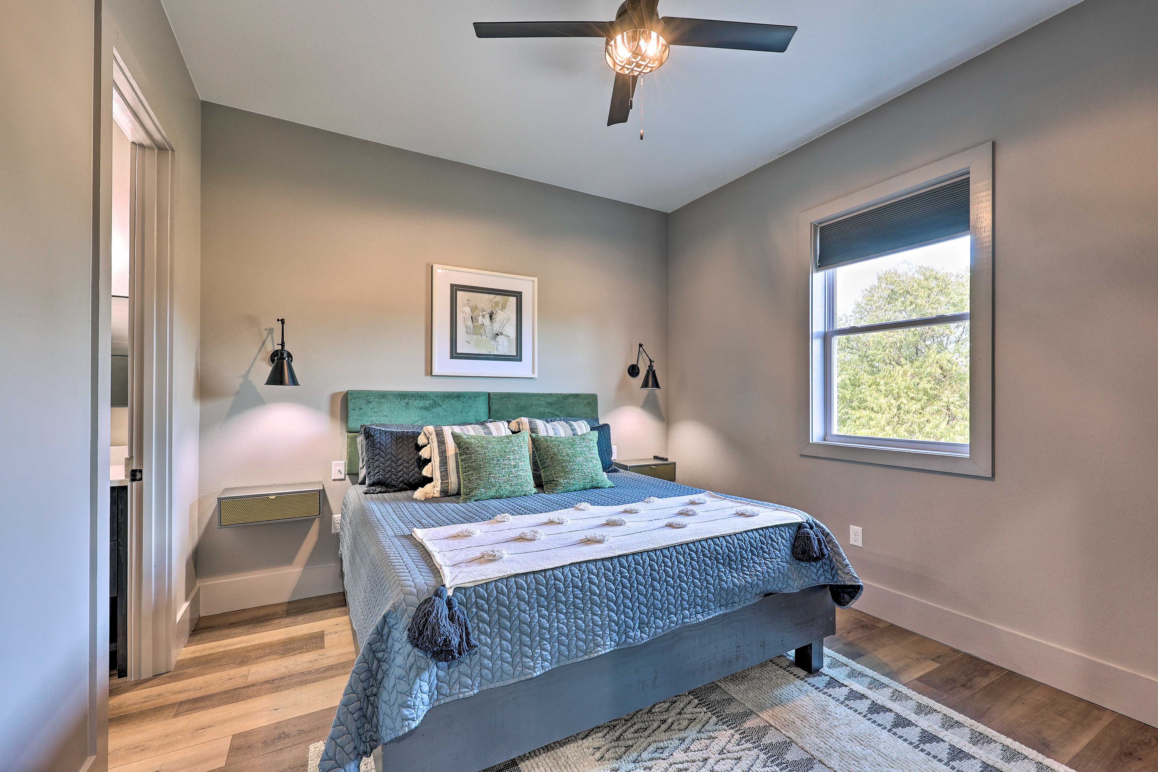Bedroom 5 | King Bed | Smart TV | En-Suite Bathroom