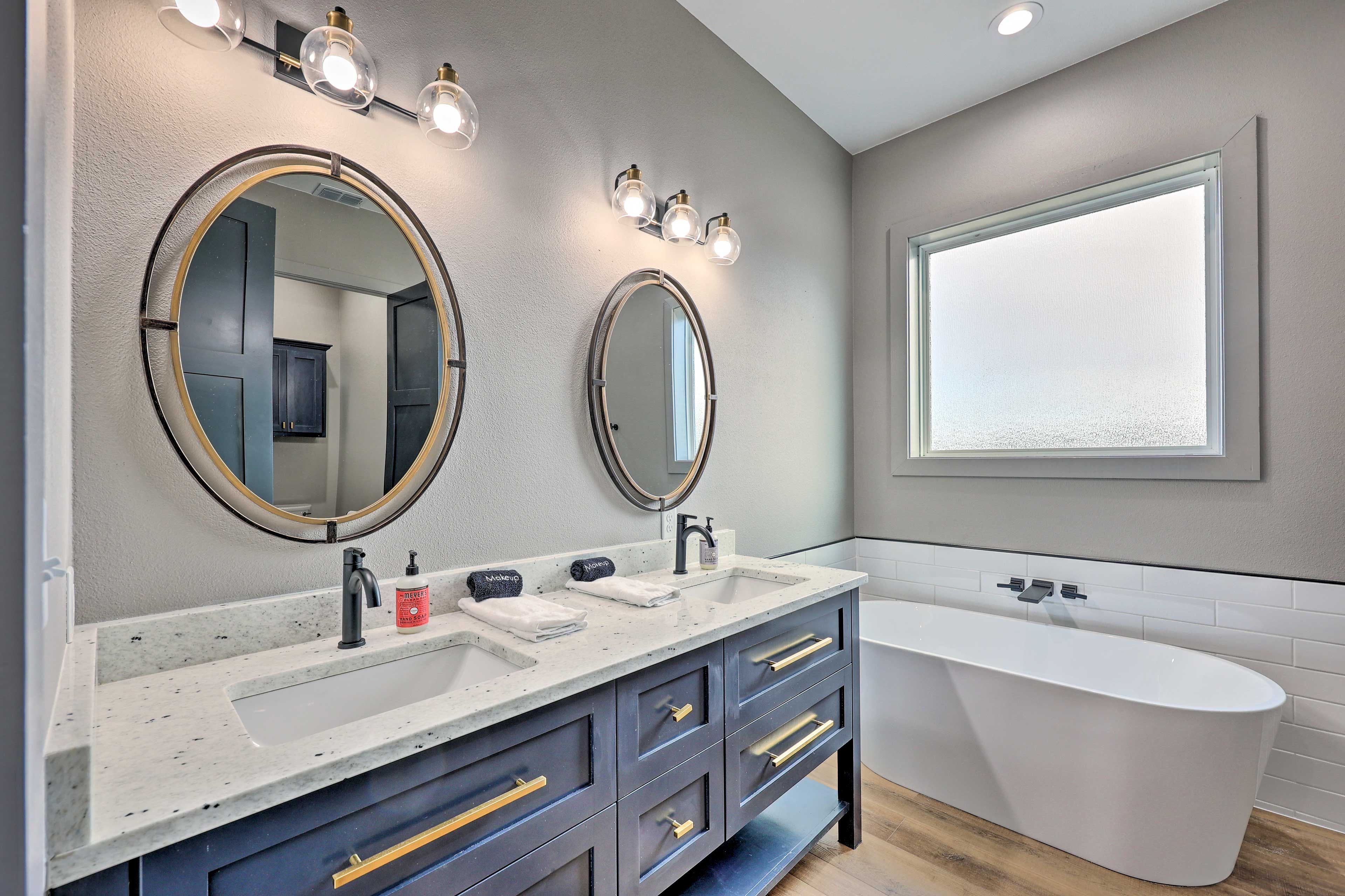 En-Suite Bathroom | Towels Provided