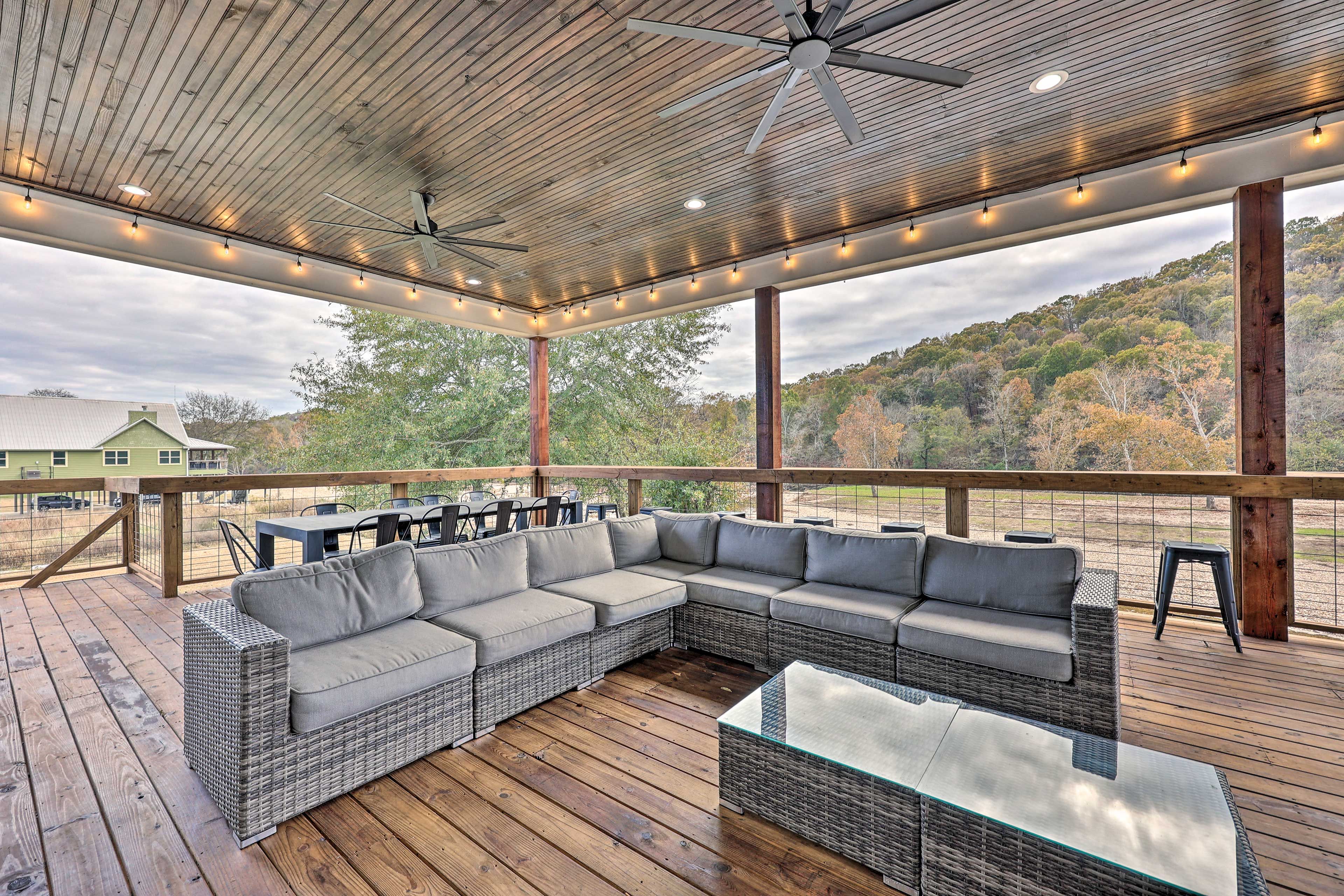 Large Covered Deck | Dining Table | Smart TV | Ceiling Fans | River View