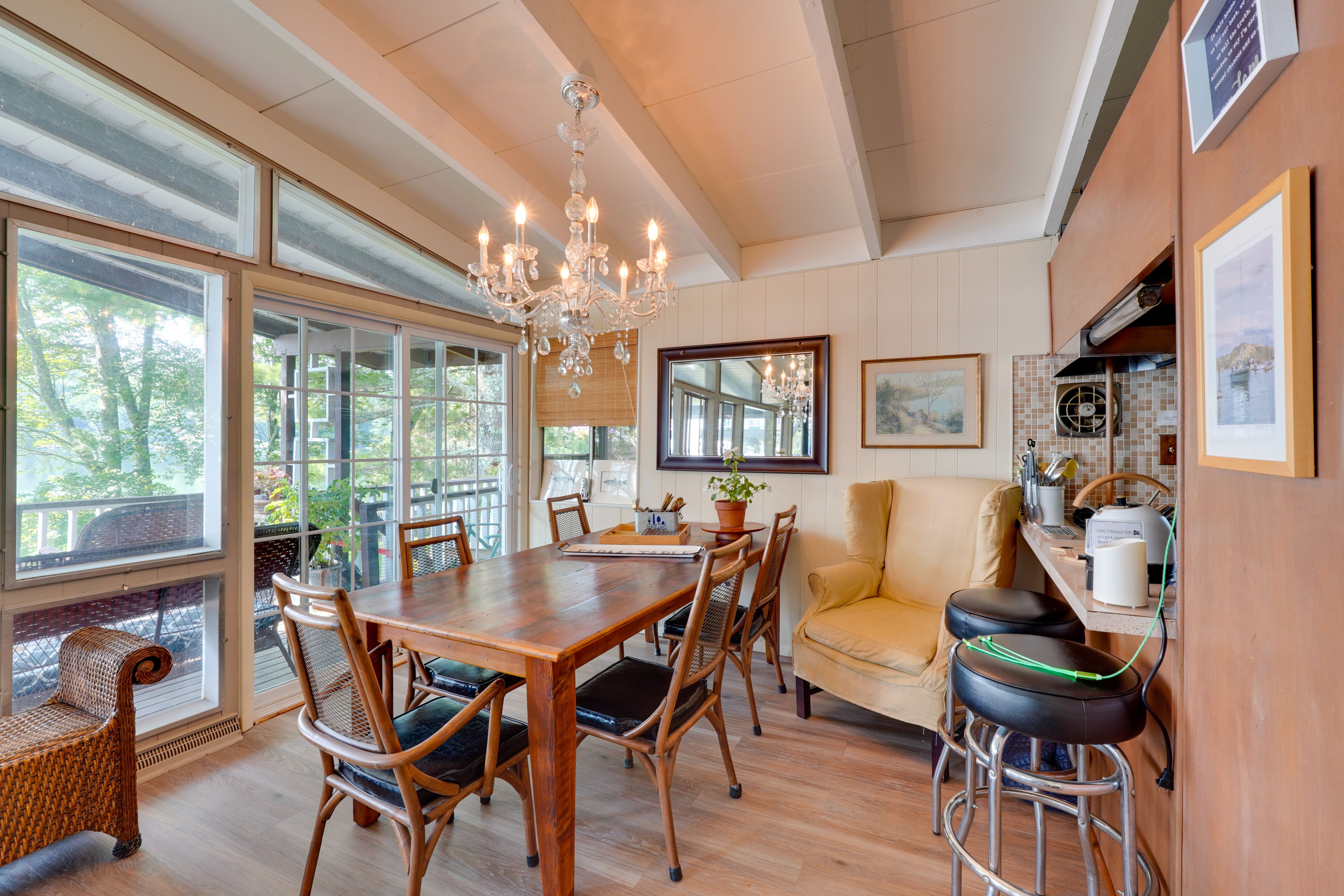 Dining Area | Dishes & Flatware Provided