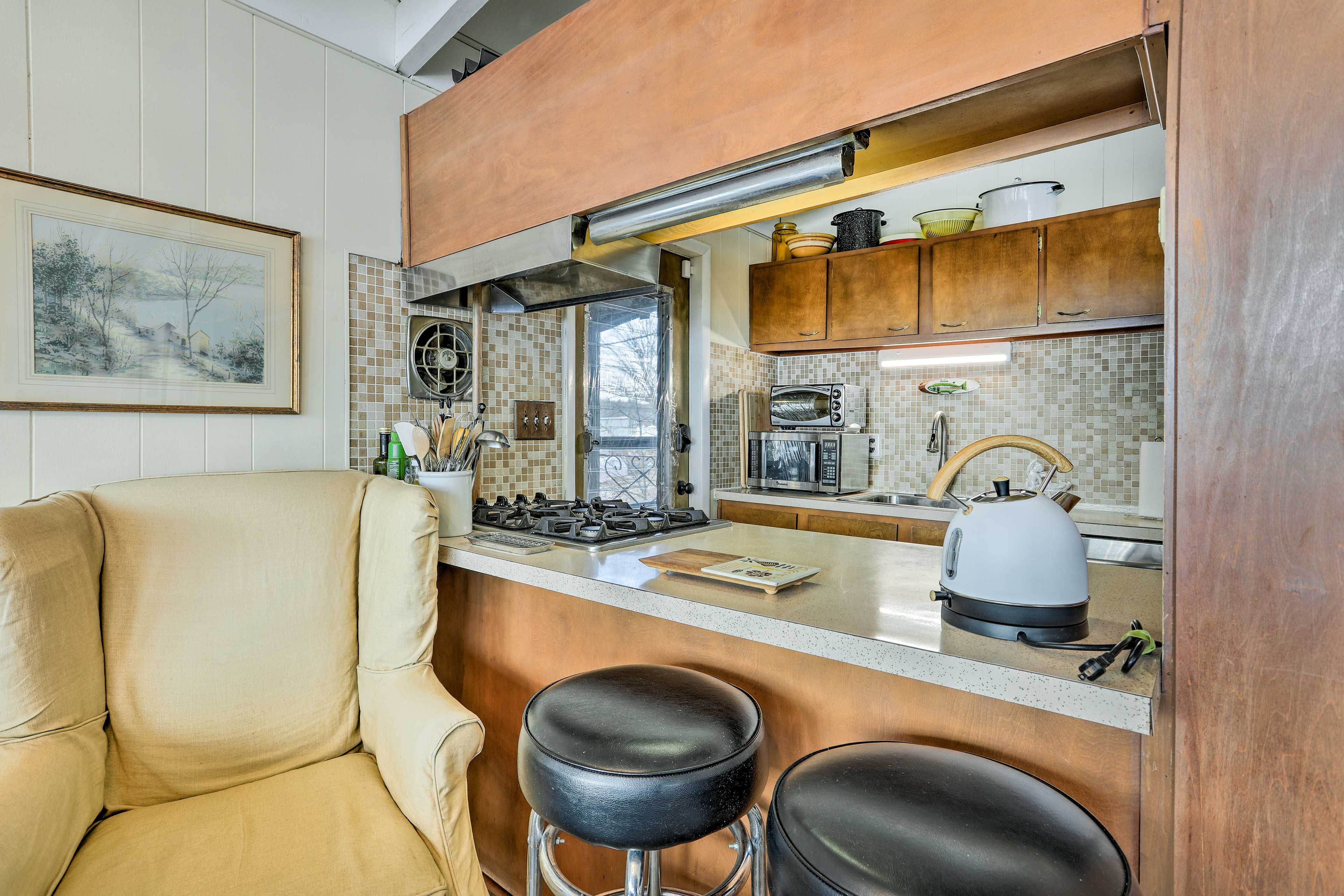 Kitchen | Coffee Maker | Hot Water Pot | Toaster Oven | Spices