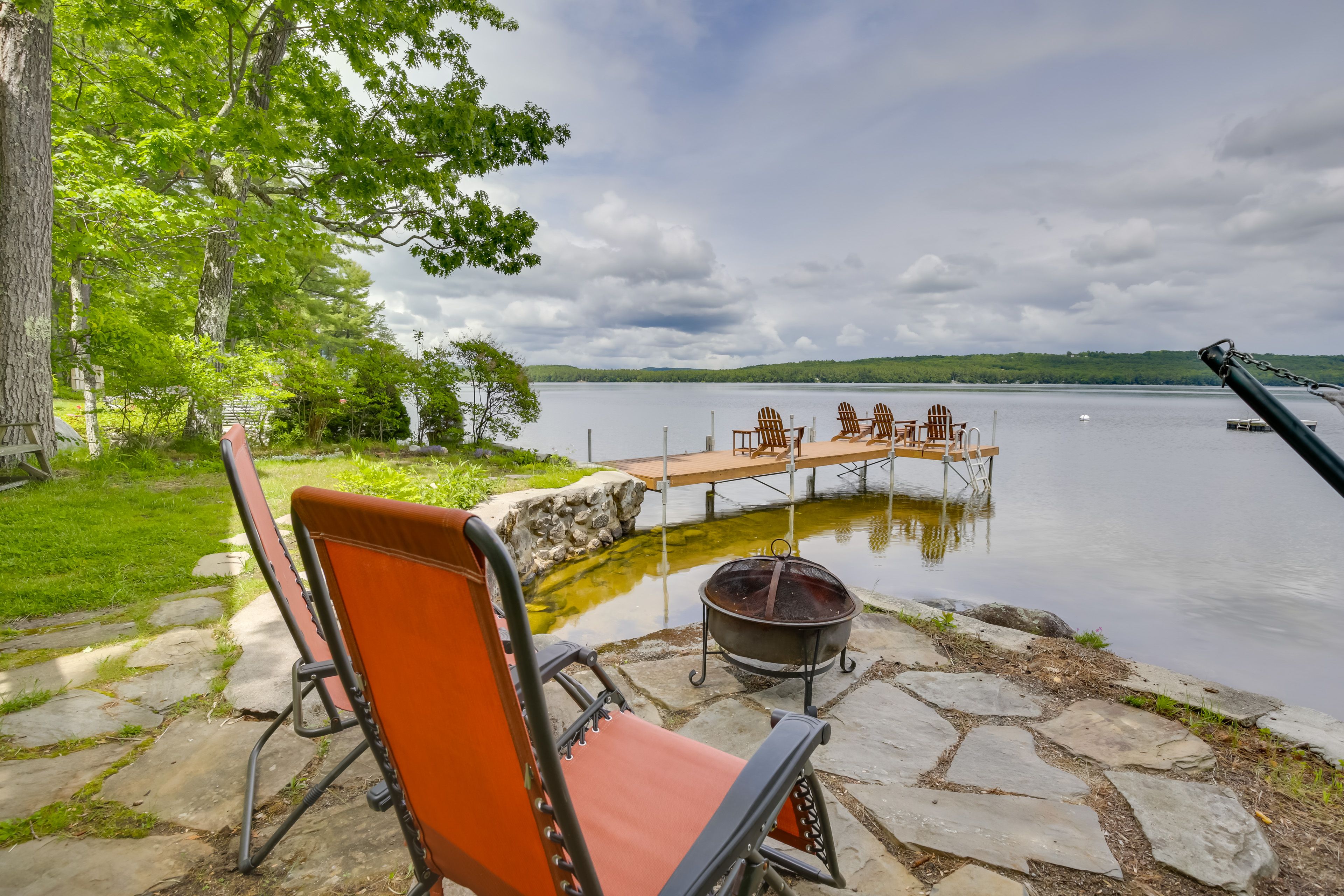 Cottage Exterior | Wood-Burning Fire Pit