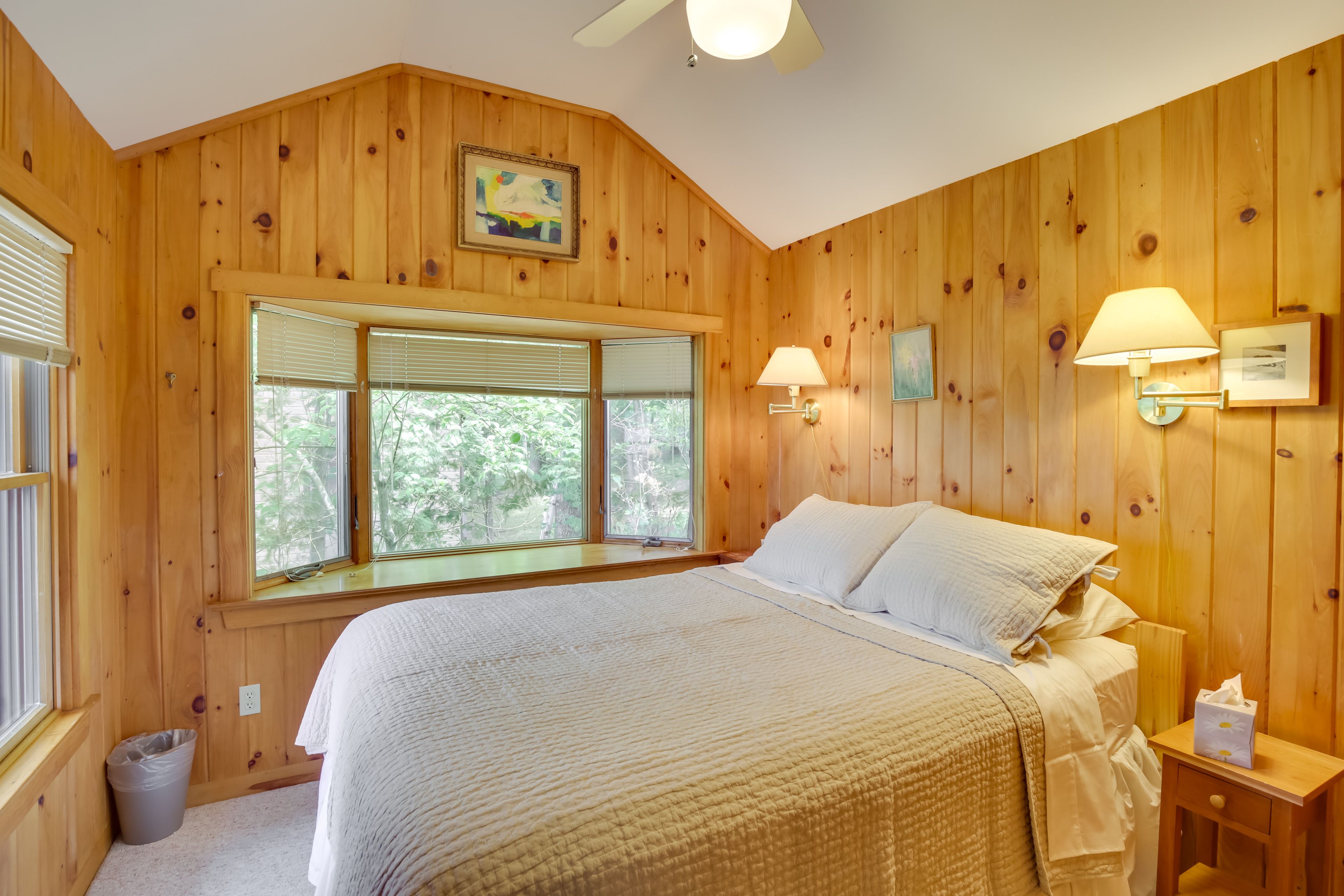 Bedroom 2 | Queen Bed