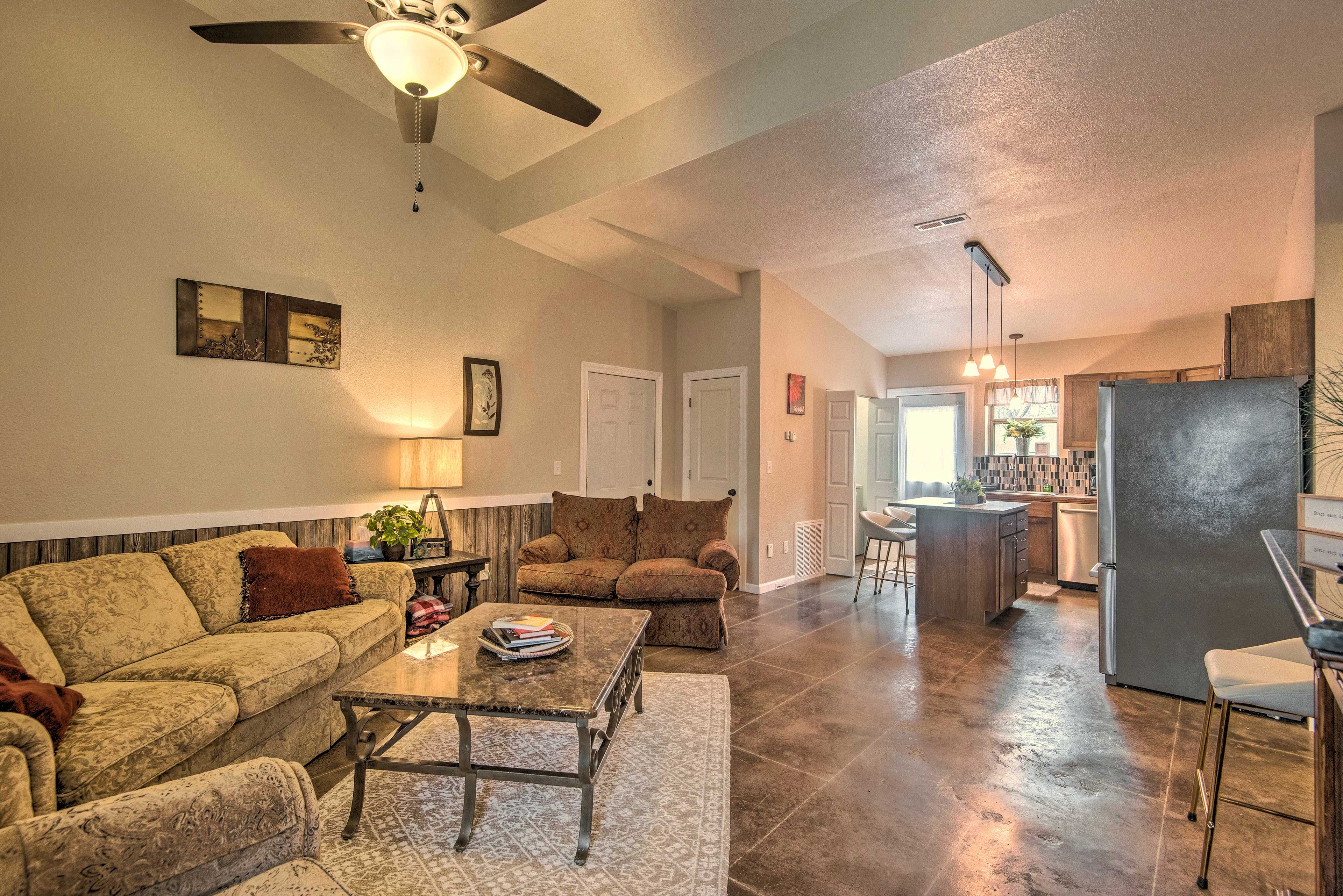 Living Area | Central Heat & A/C | Free WiFi | Electric Fireplace | Smart TV