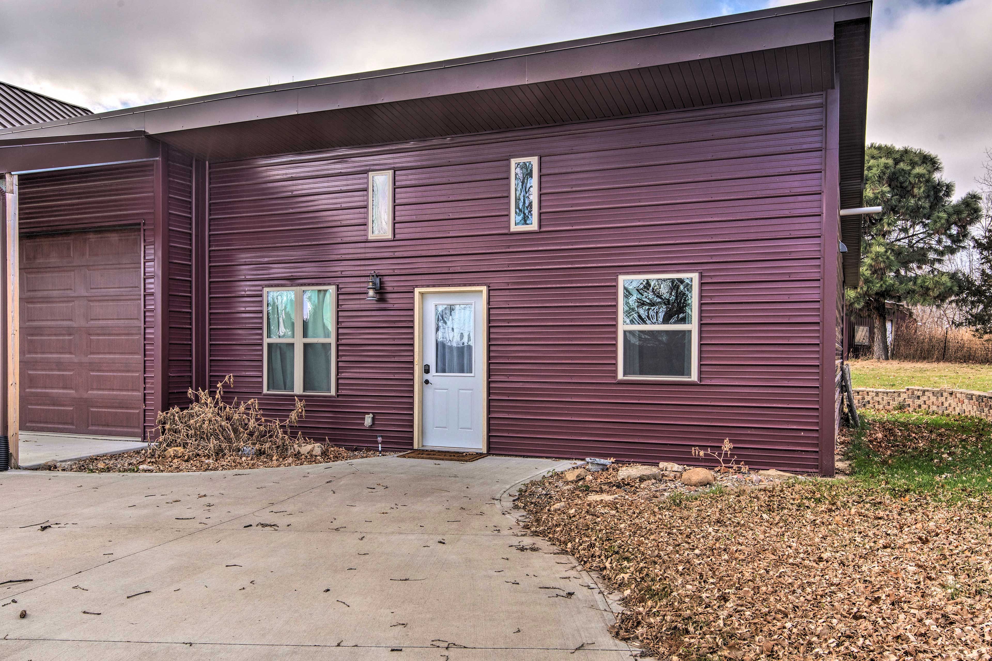 Parking | Driveway (4 Vehicles) | RV/Trailer Parking