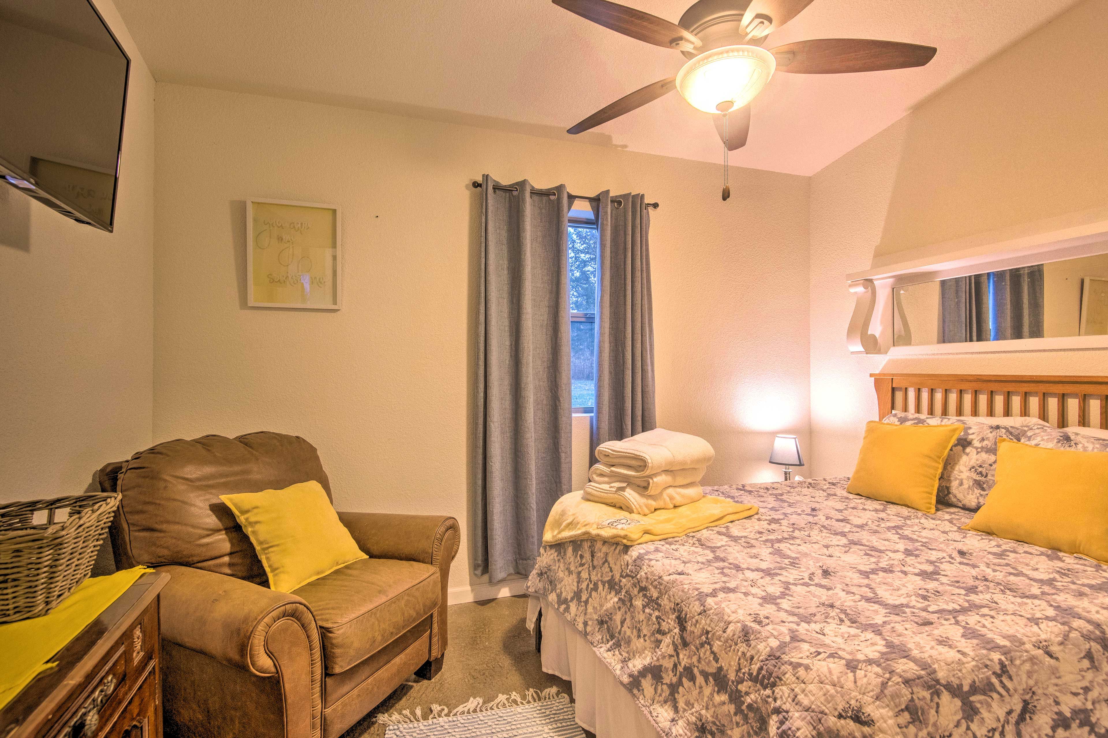 Bedroom 2 | Queen Bed | Pack 'n Play Available