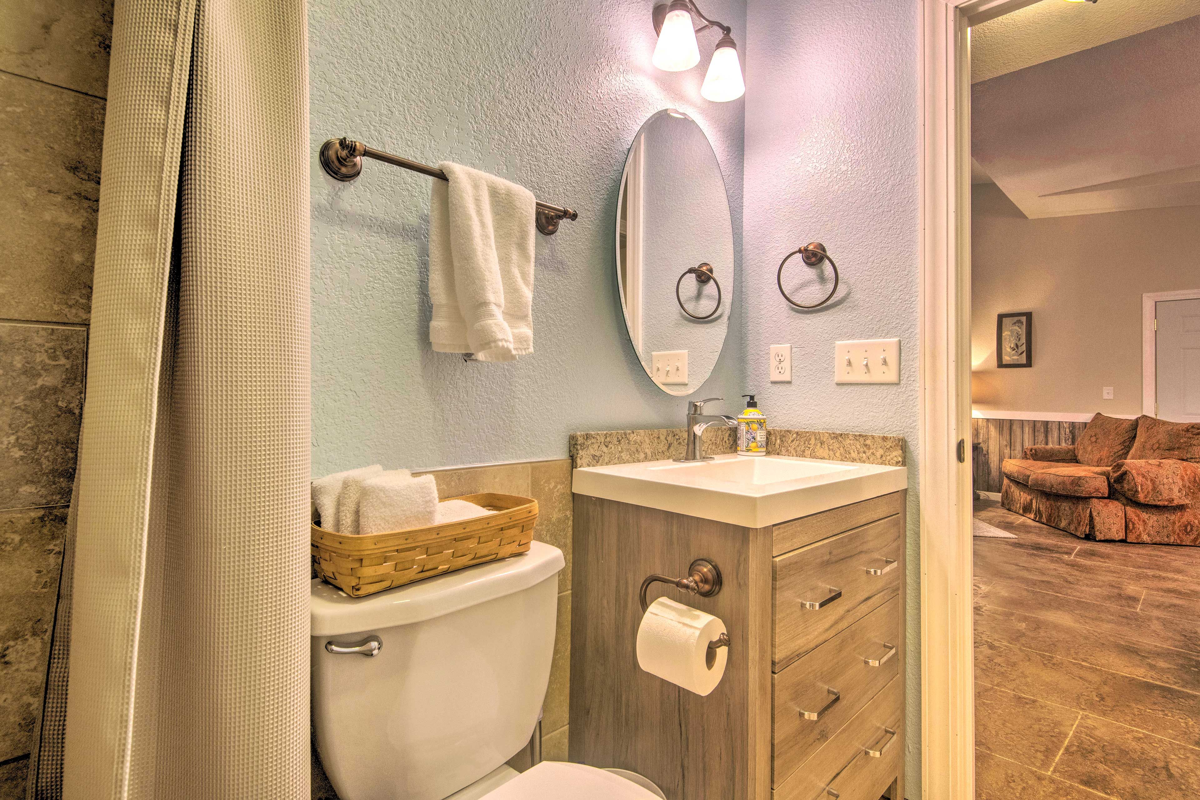 Full Bathroom | Towels Provided | Complimentary Toiletries | Hair Dryer