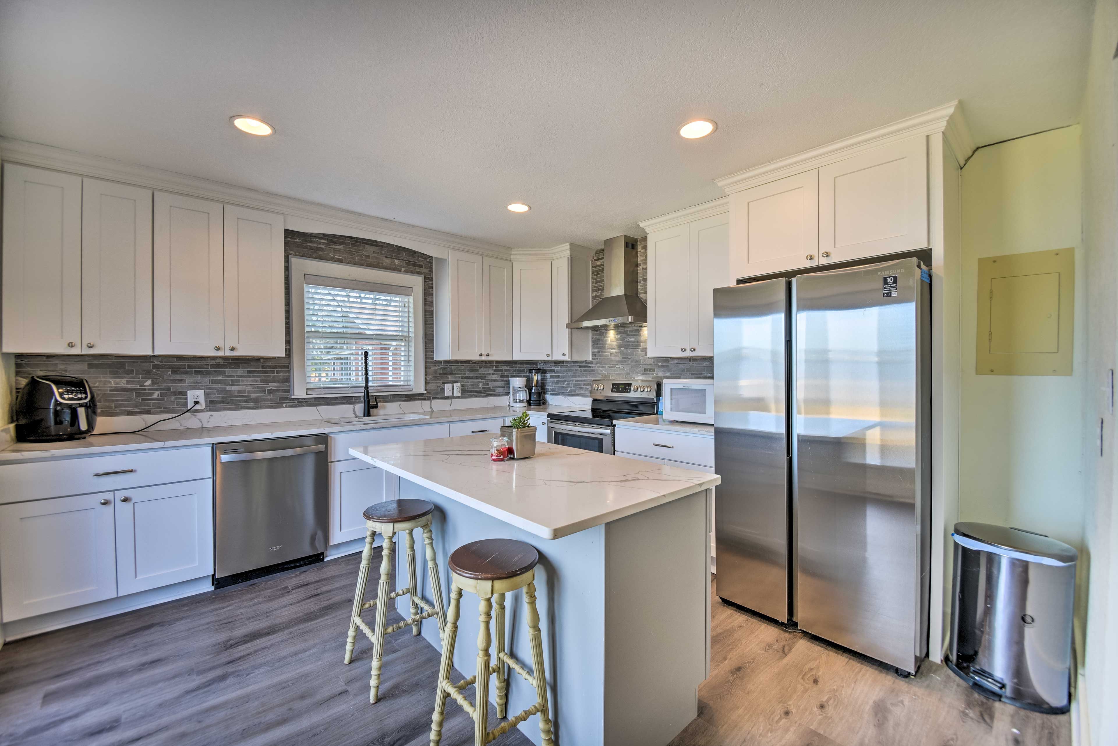 Kitchen | Drip Coffee Maker | Toaster | Microwave