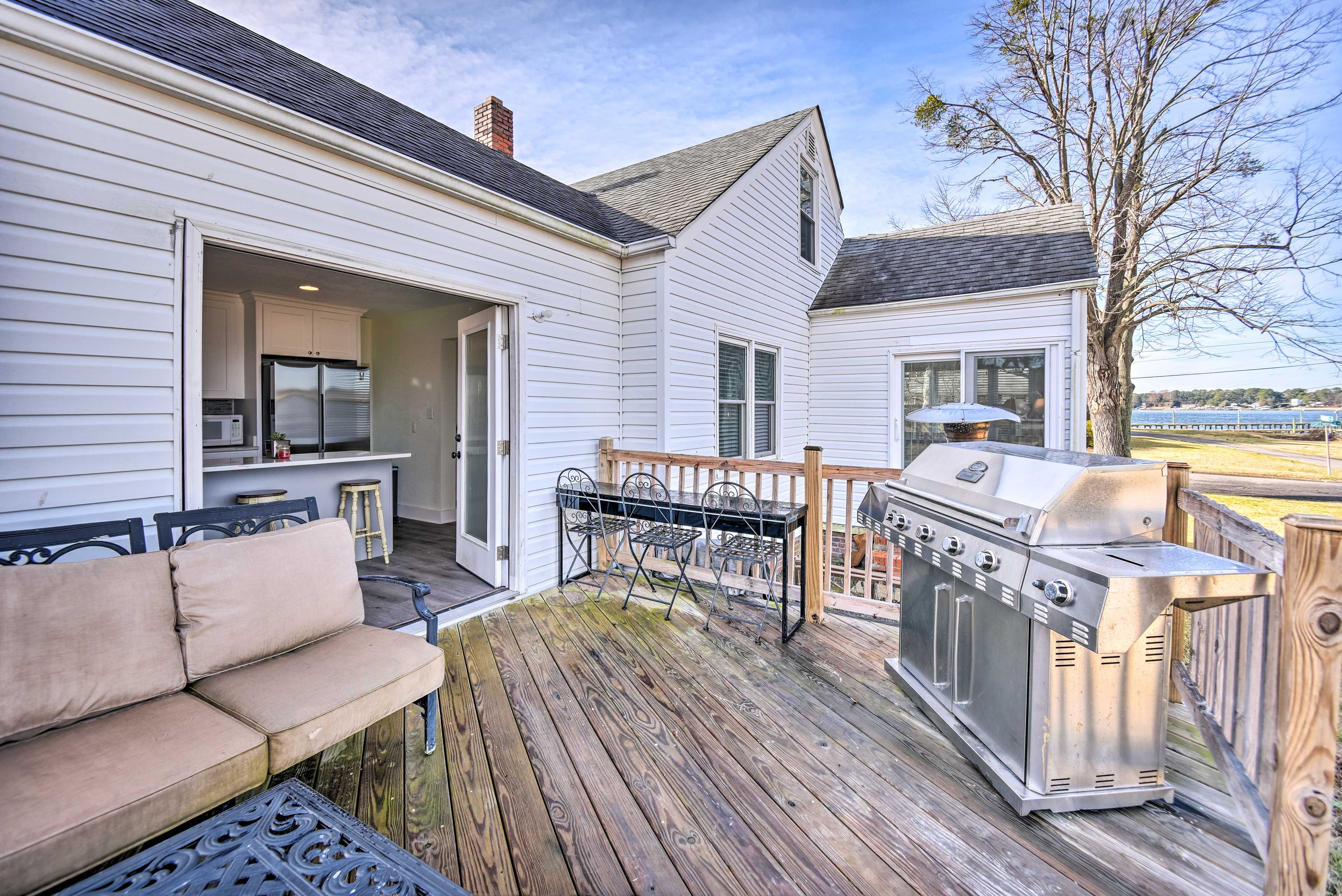 Deck | Patio Heater | Umbrella | Grill Unavailable