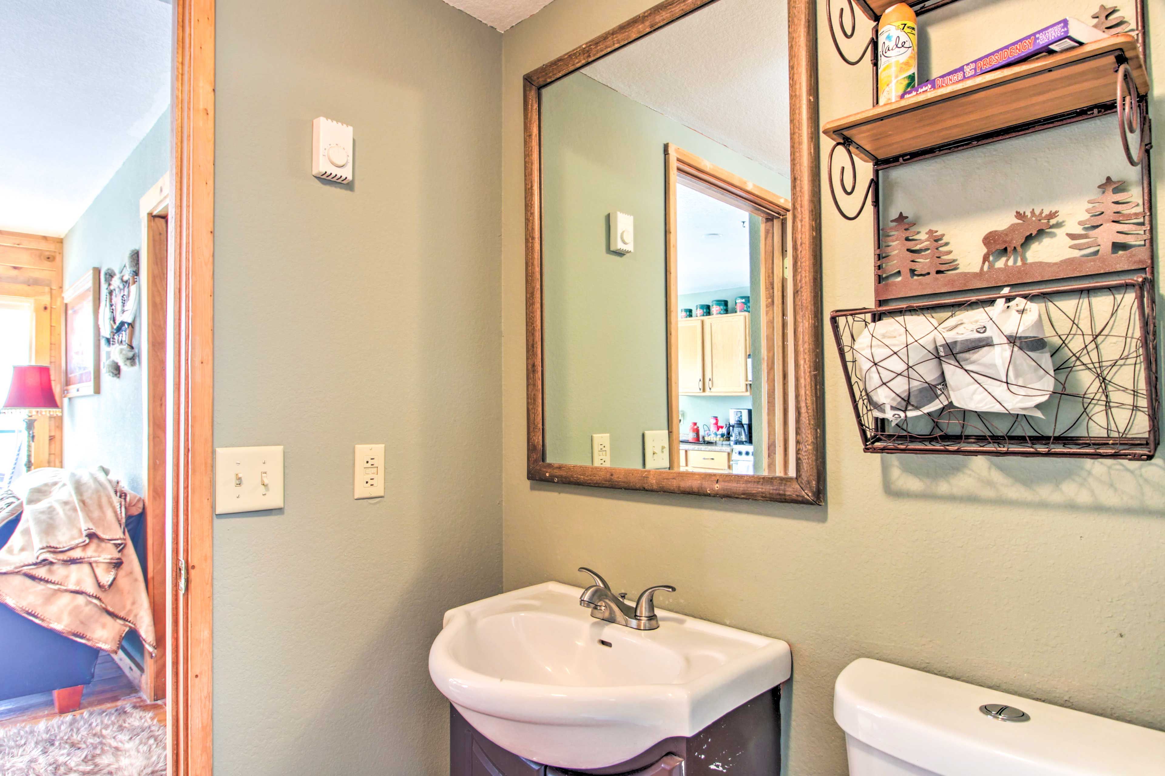 Full Bathroom | Complimentary Toiletries