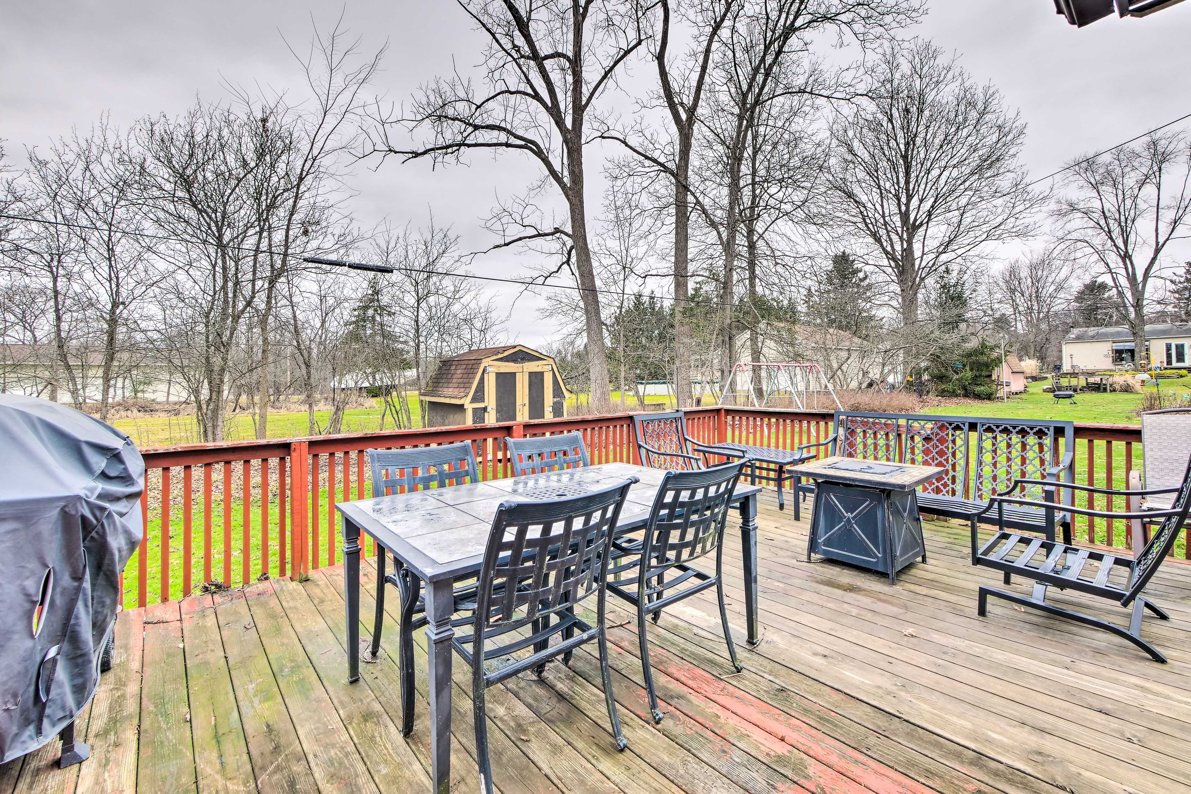 DeckDeck | Gas Grill | Fire Pit | Outdoor Seating & Dining | Free WiFi