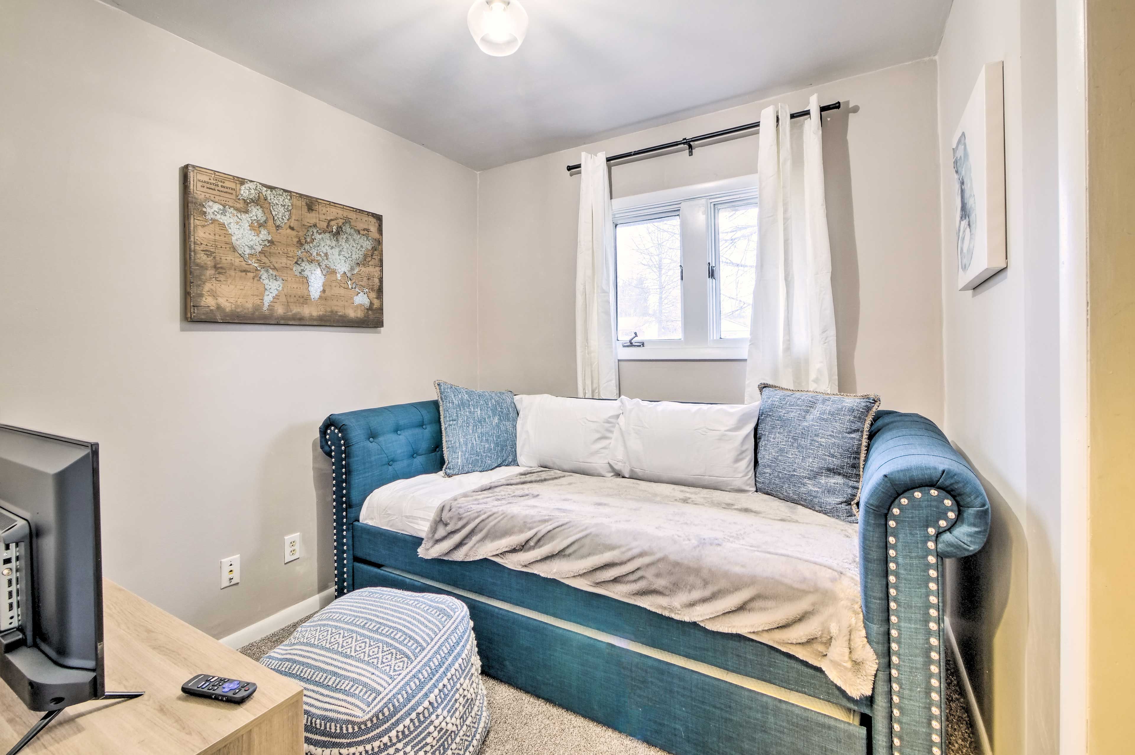 Bedroom 4 | Twin Daybed w/ Twin Trundle | Smart TV | Closet