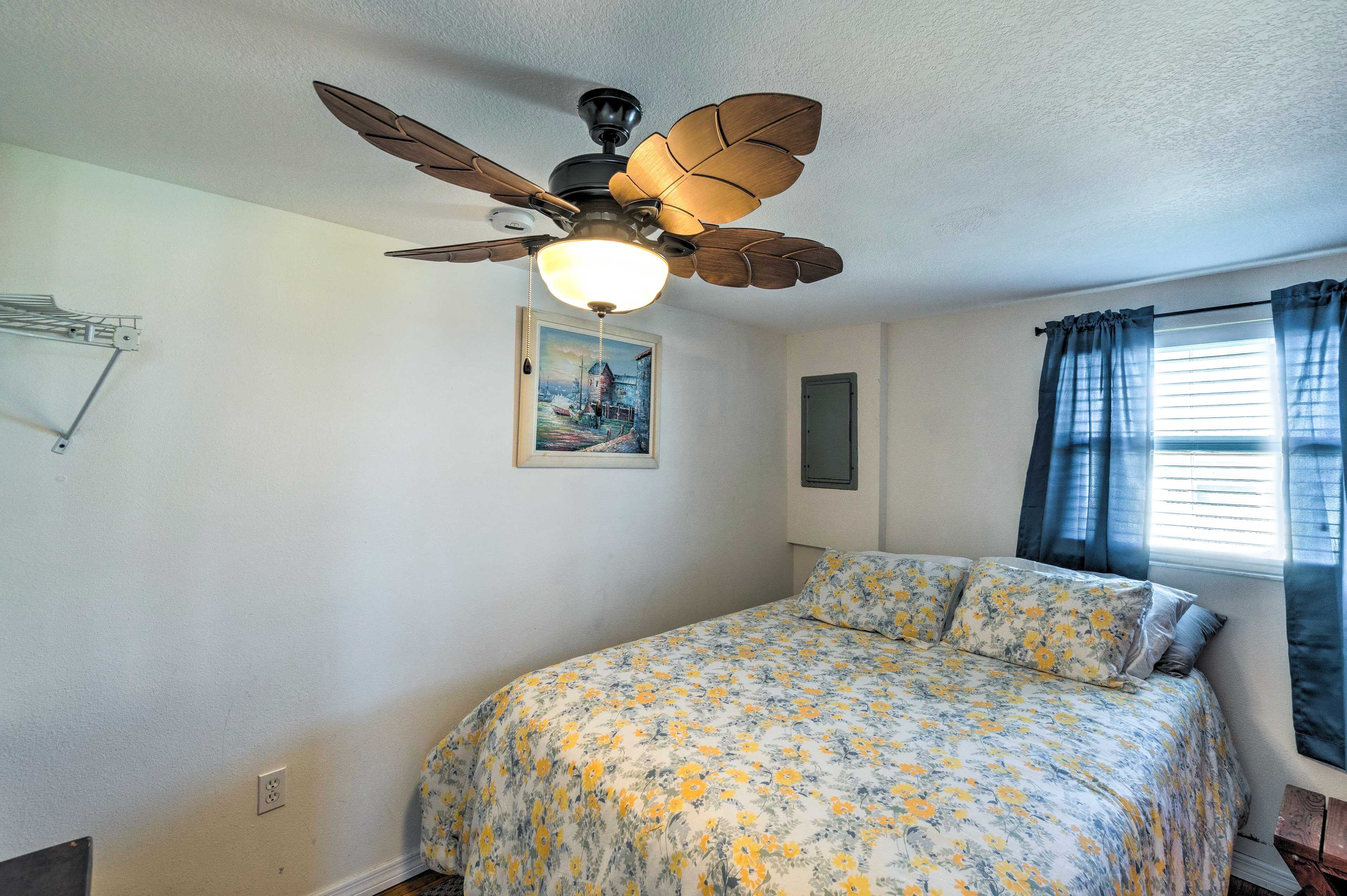 Bedroom 2 | Queen Bed