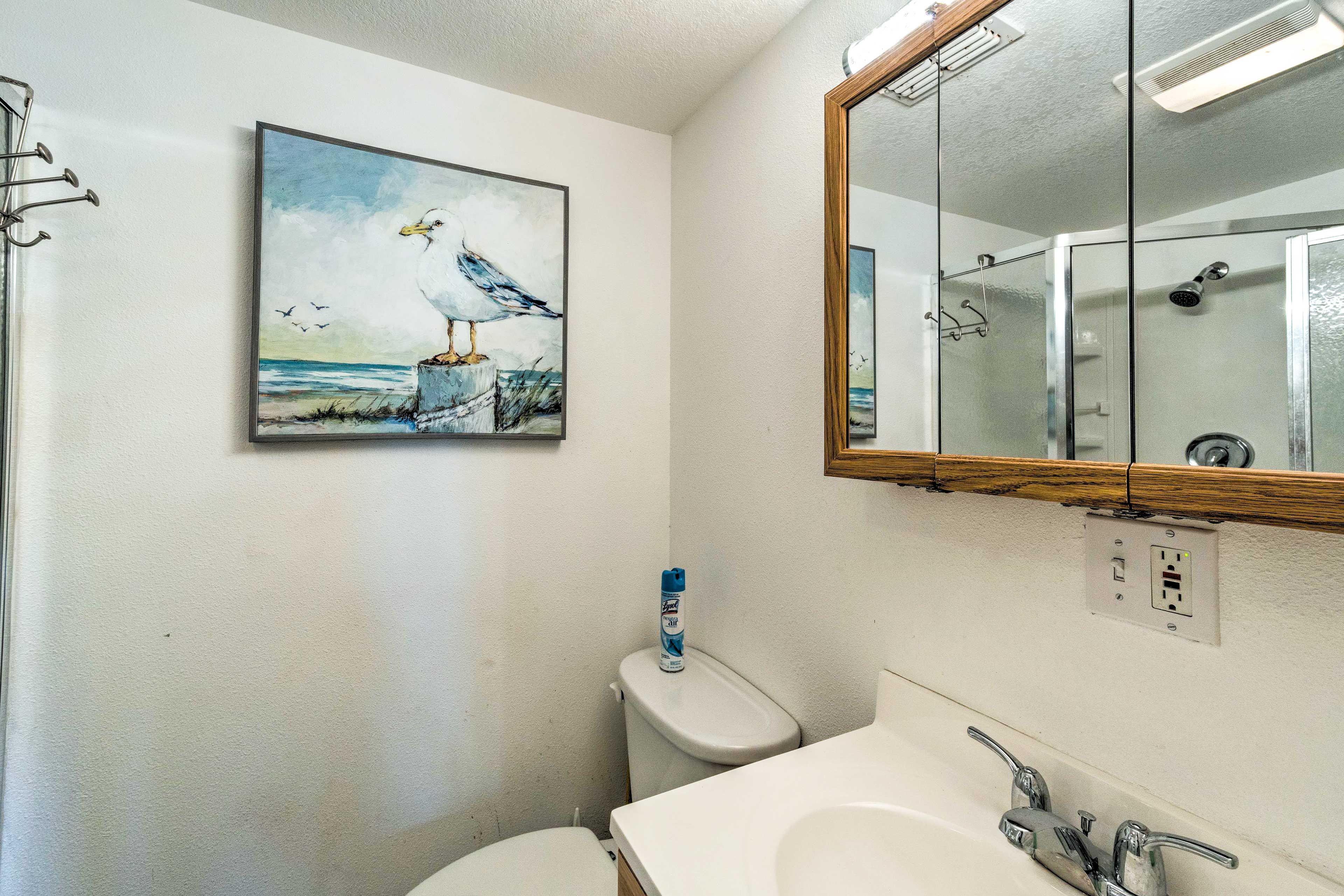 Full Bathroom | Complimentary Toiletries | Hair Dryer