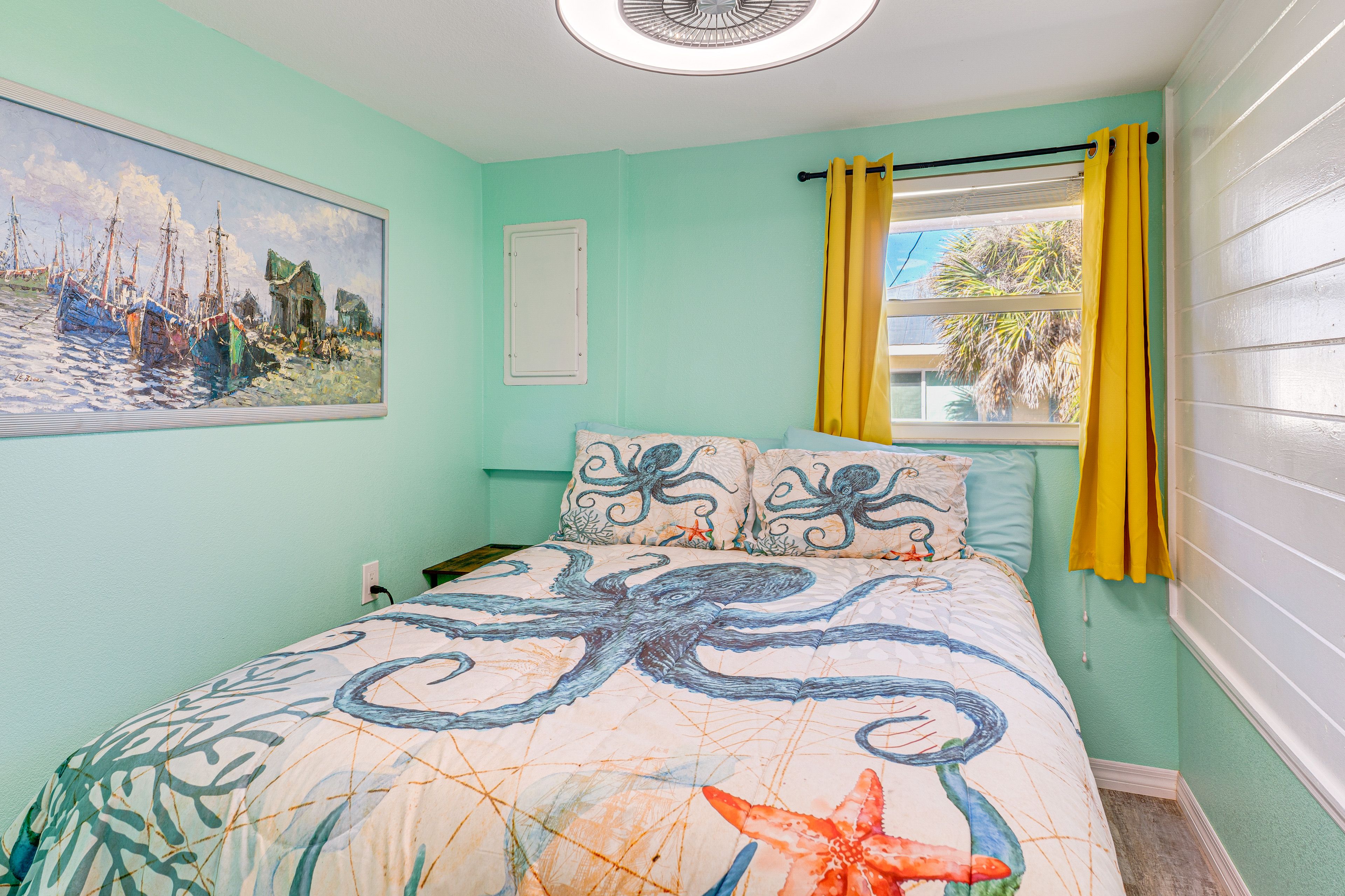 Bedroom 1 | King Bed