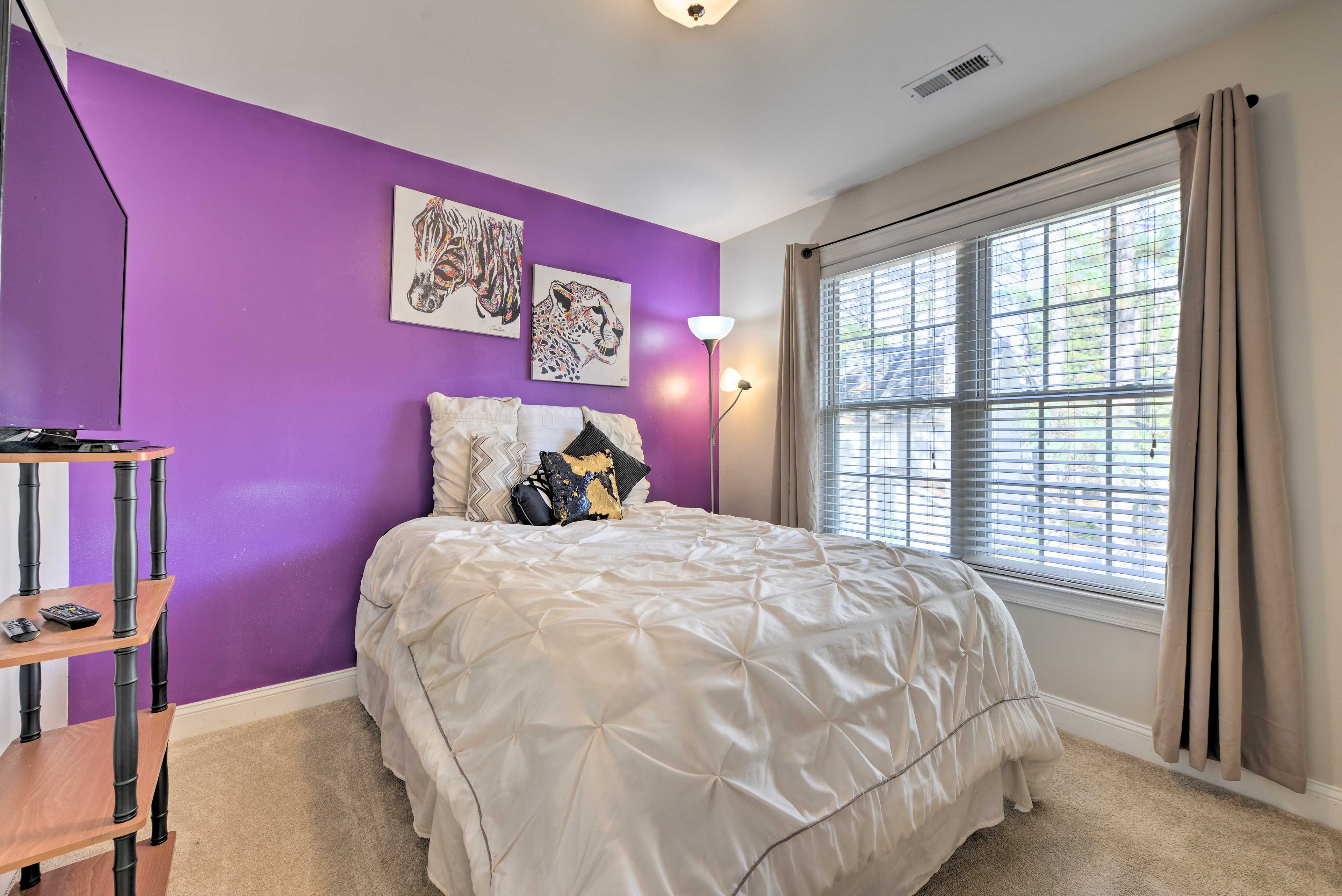 Bedroom 2 | Queen Bed | Flat-Screen TV