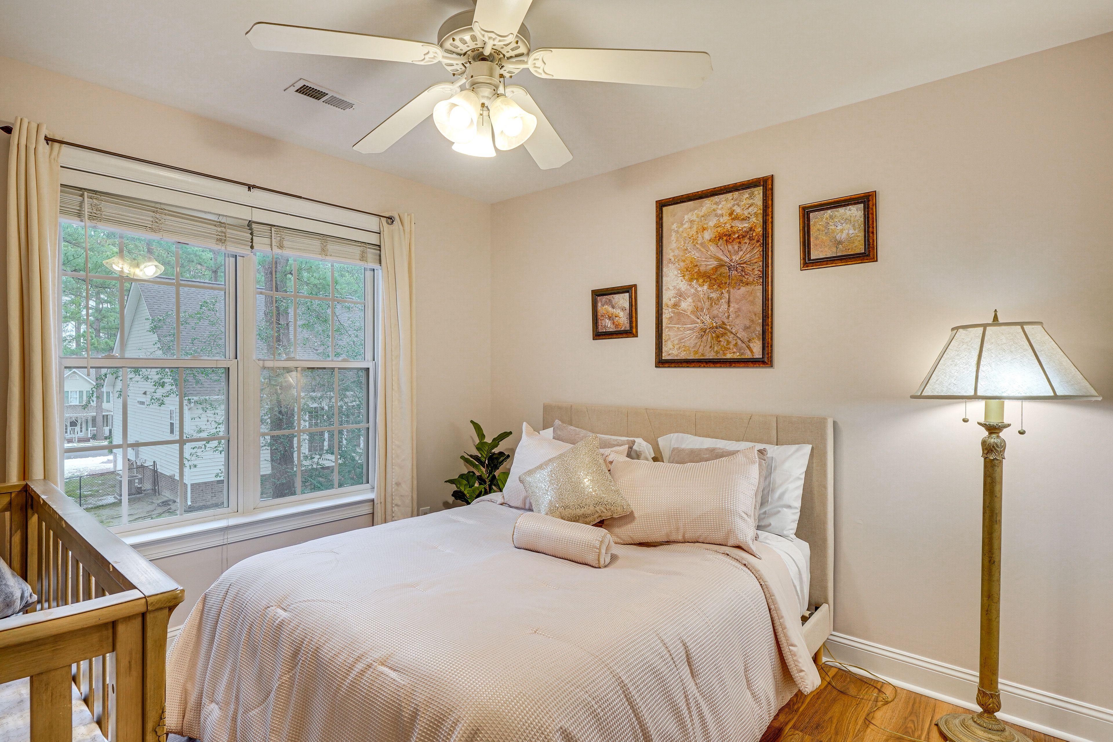 Bedroom 3 | Queen Bed | Crib