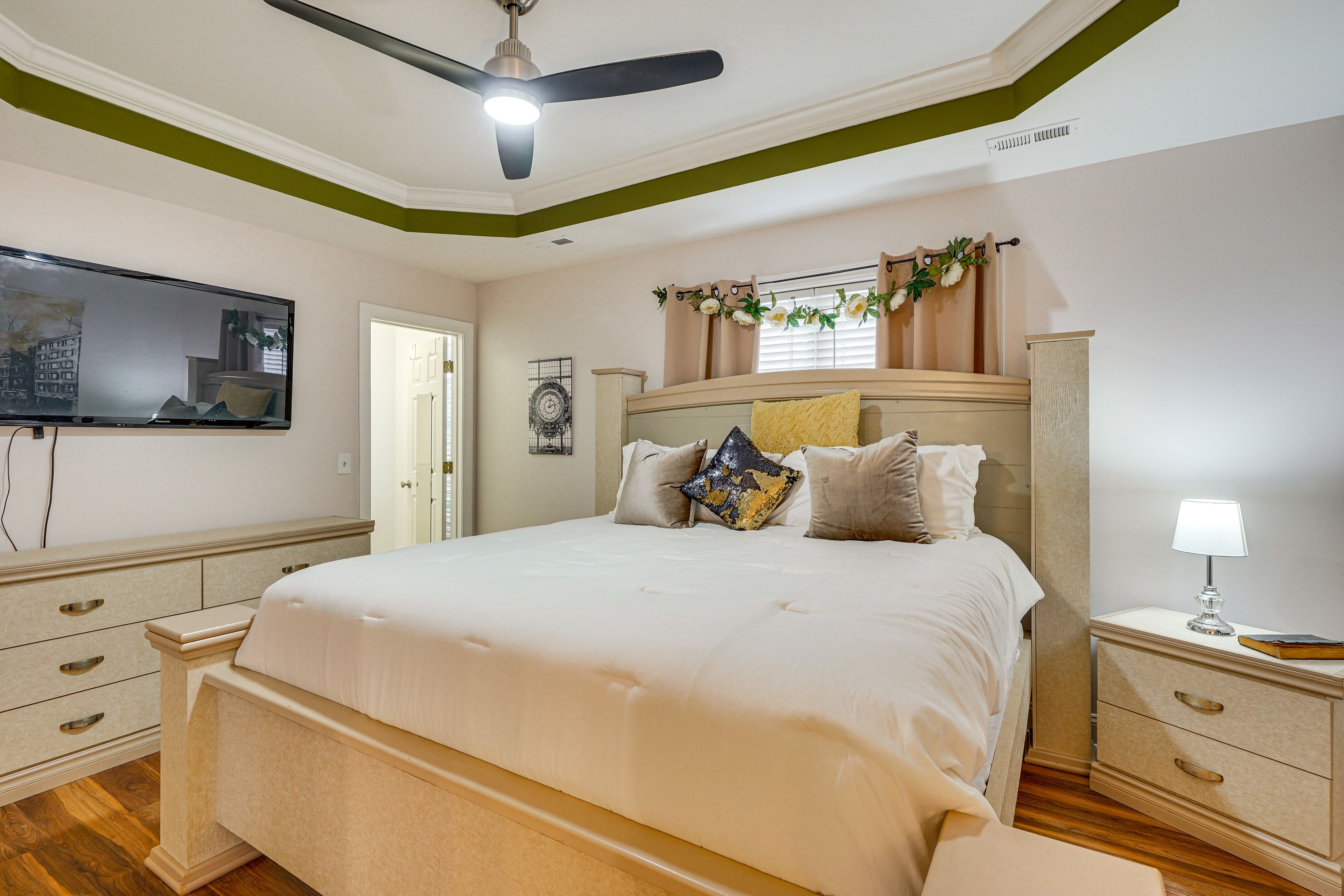 Bedroom 1 | King Bed | Flat-Screen TV | En-Suite Bathroom | Walk-In Closet