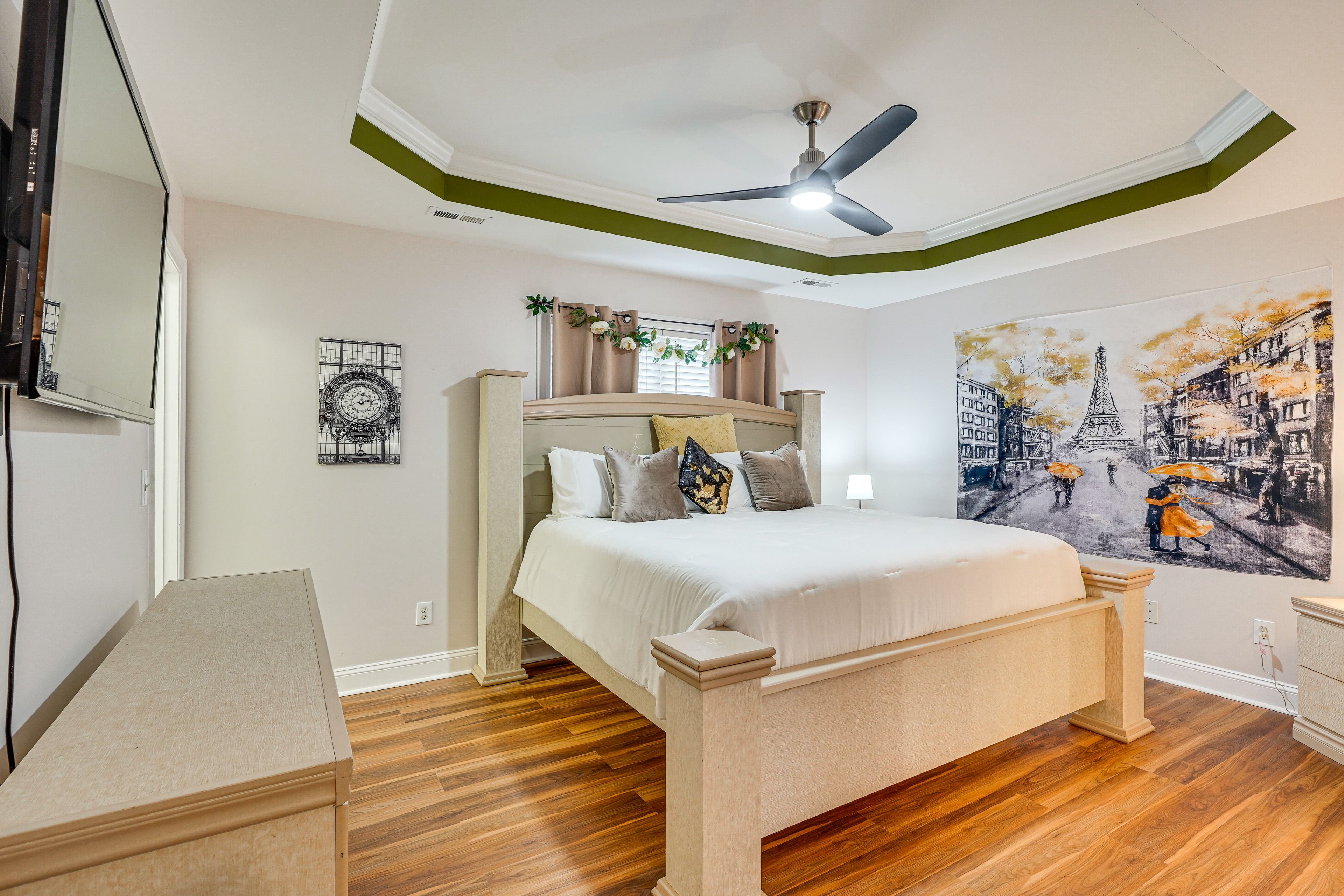 Bedroom 1 | King Bed