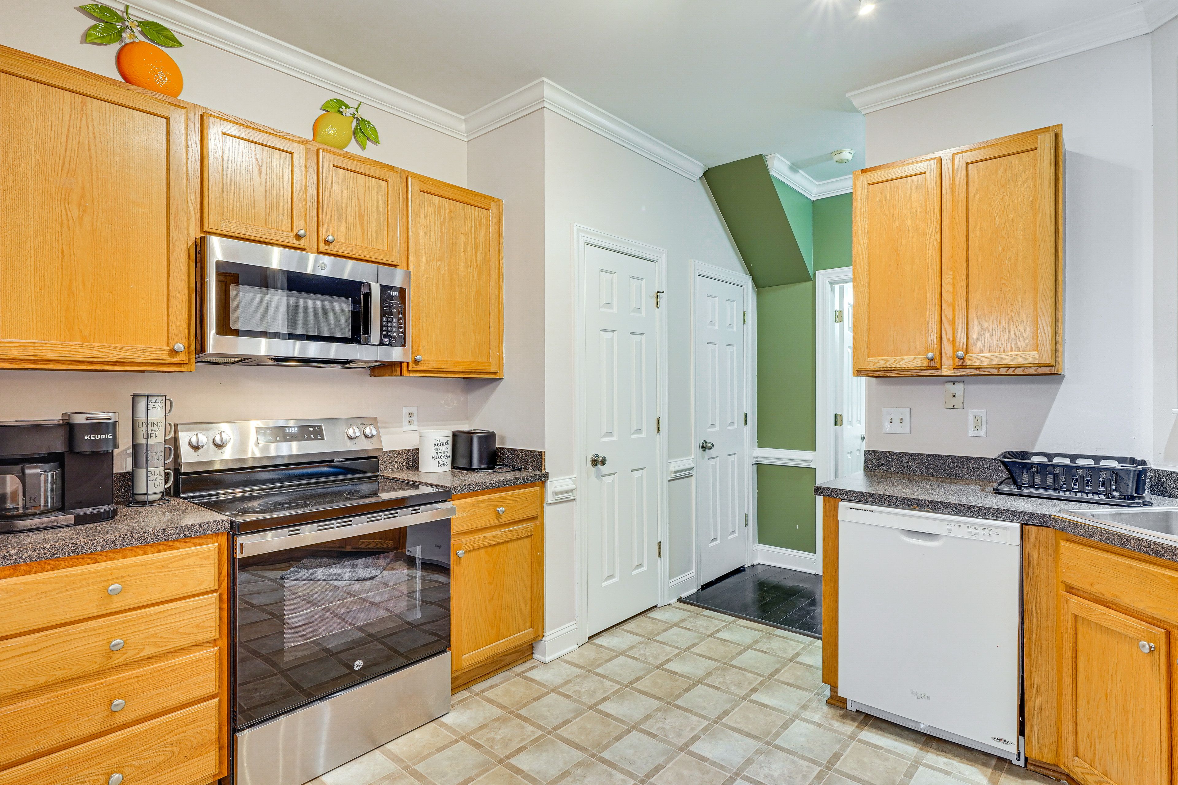 Kitchen | Stove/Oven | Dishwasher | Coffee Maker | Blender | Refrigerator