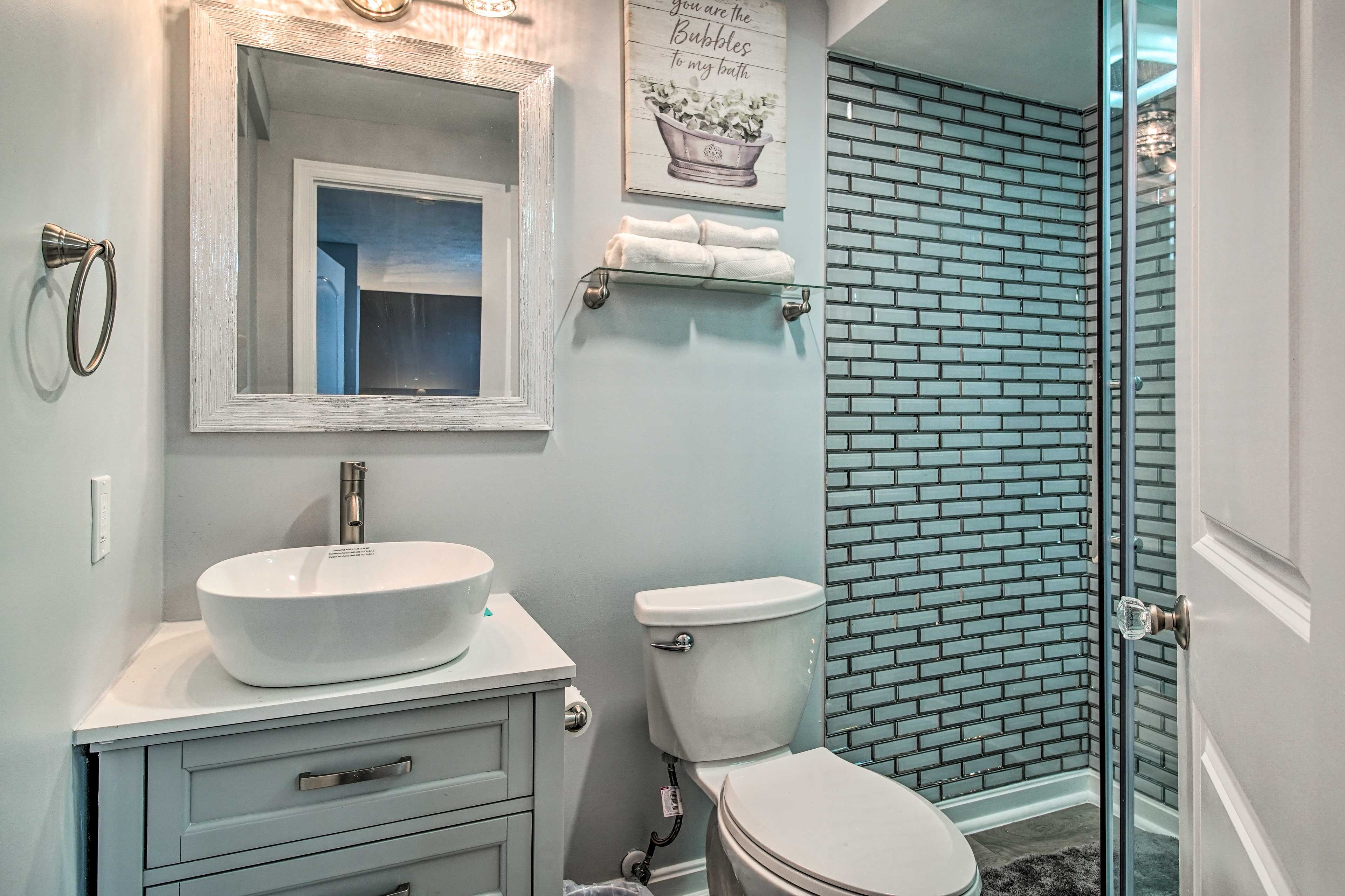 En-Suite Bathroom | Lower Level | Steam Shower | Towels Provided