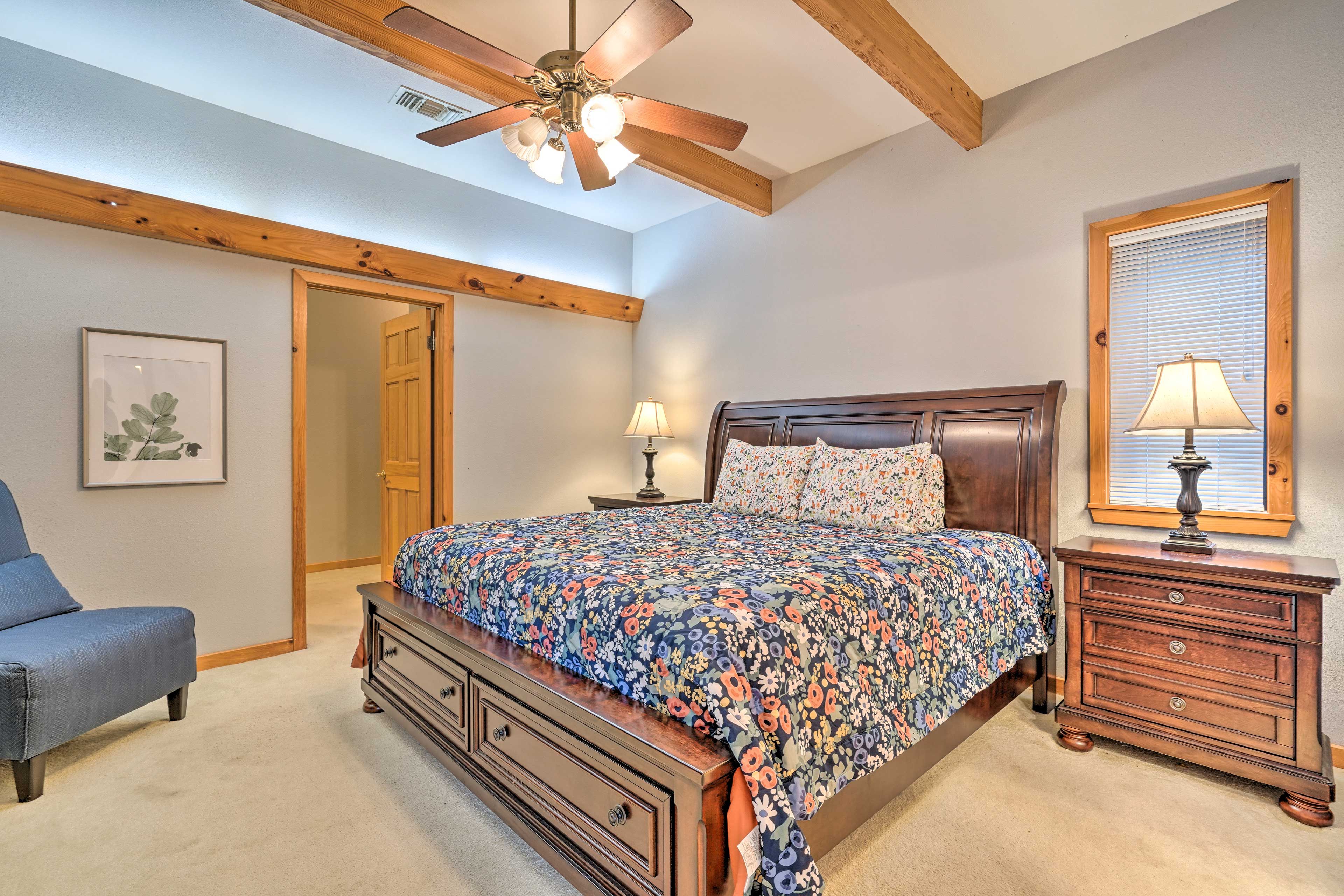 Bedroom 1 | King Bed | Smart TV | En-Suite Bathroom