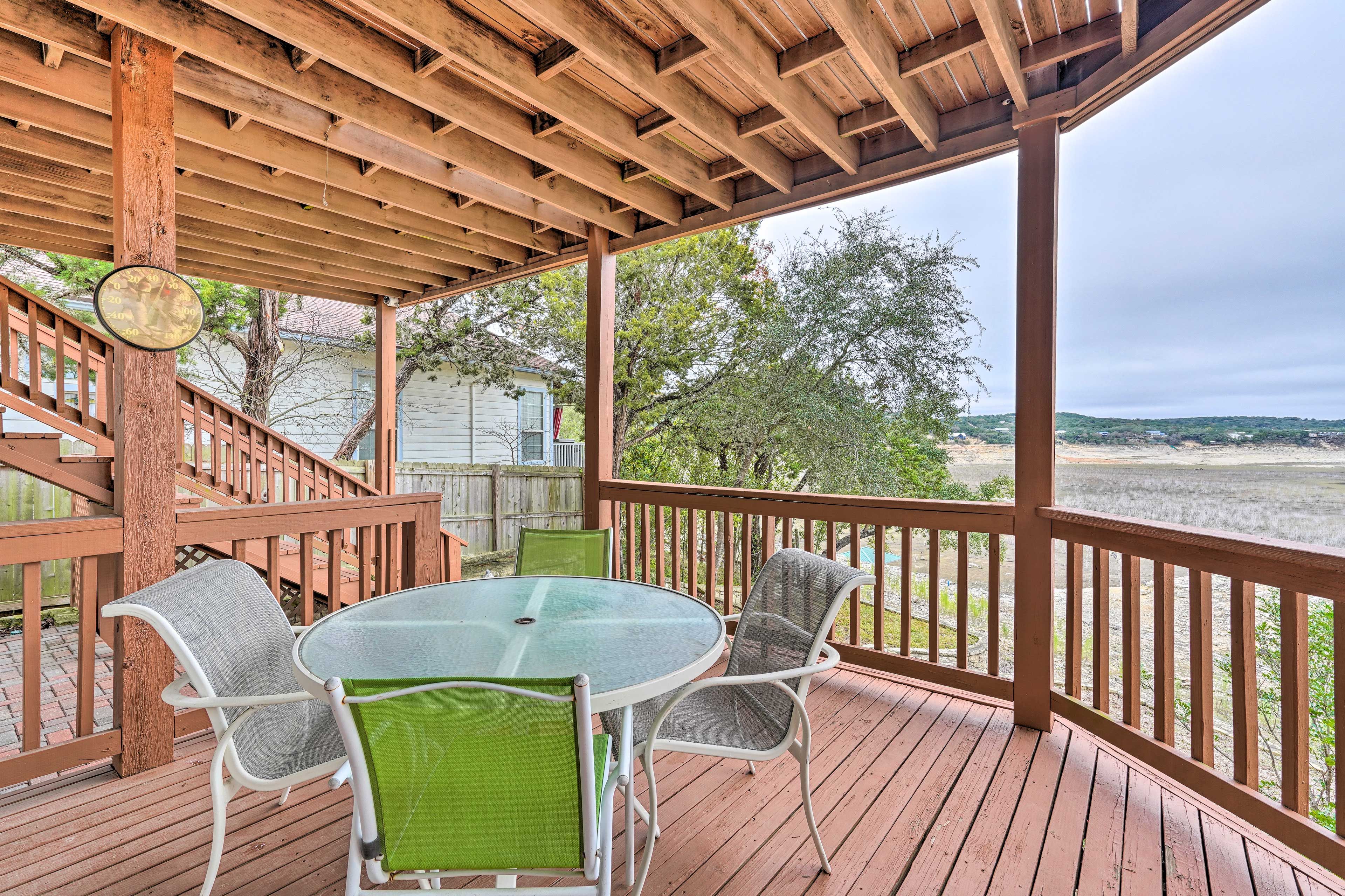 Lower Deck | Dining Area