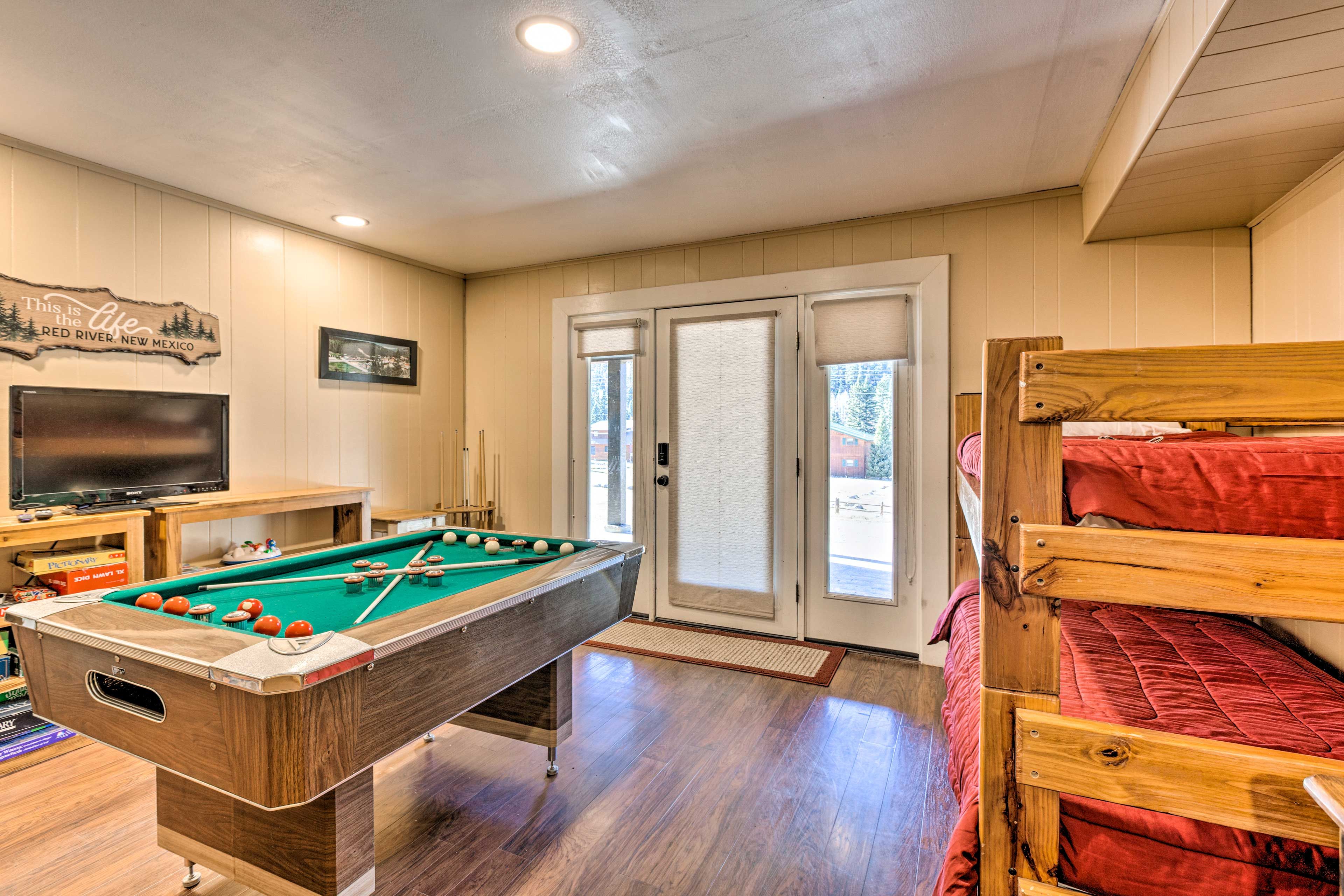 Game Room | Twin Bunk Bed | Smart TV | Lower Floor