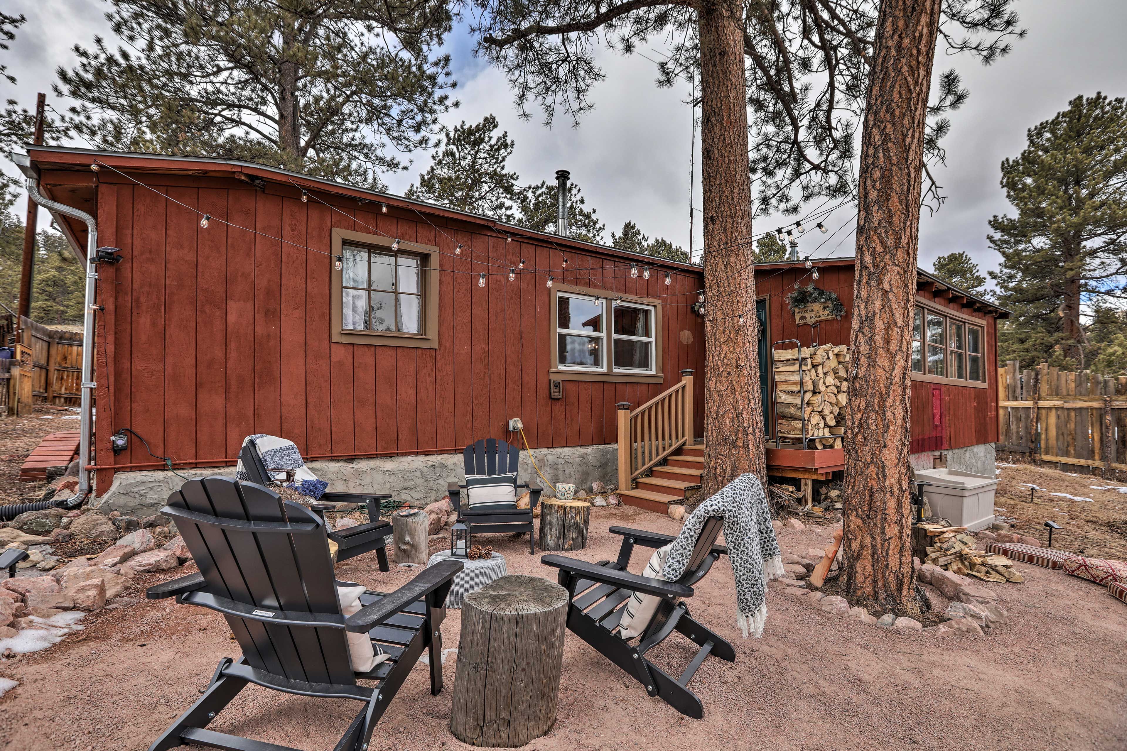 Exterior | Outdoor Dining Set | Gas Grill