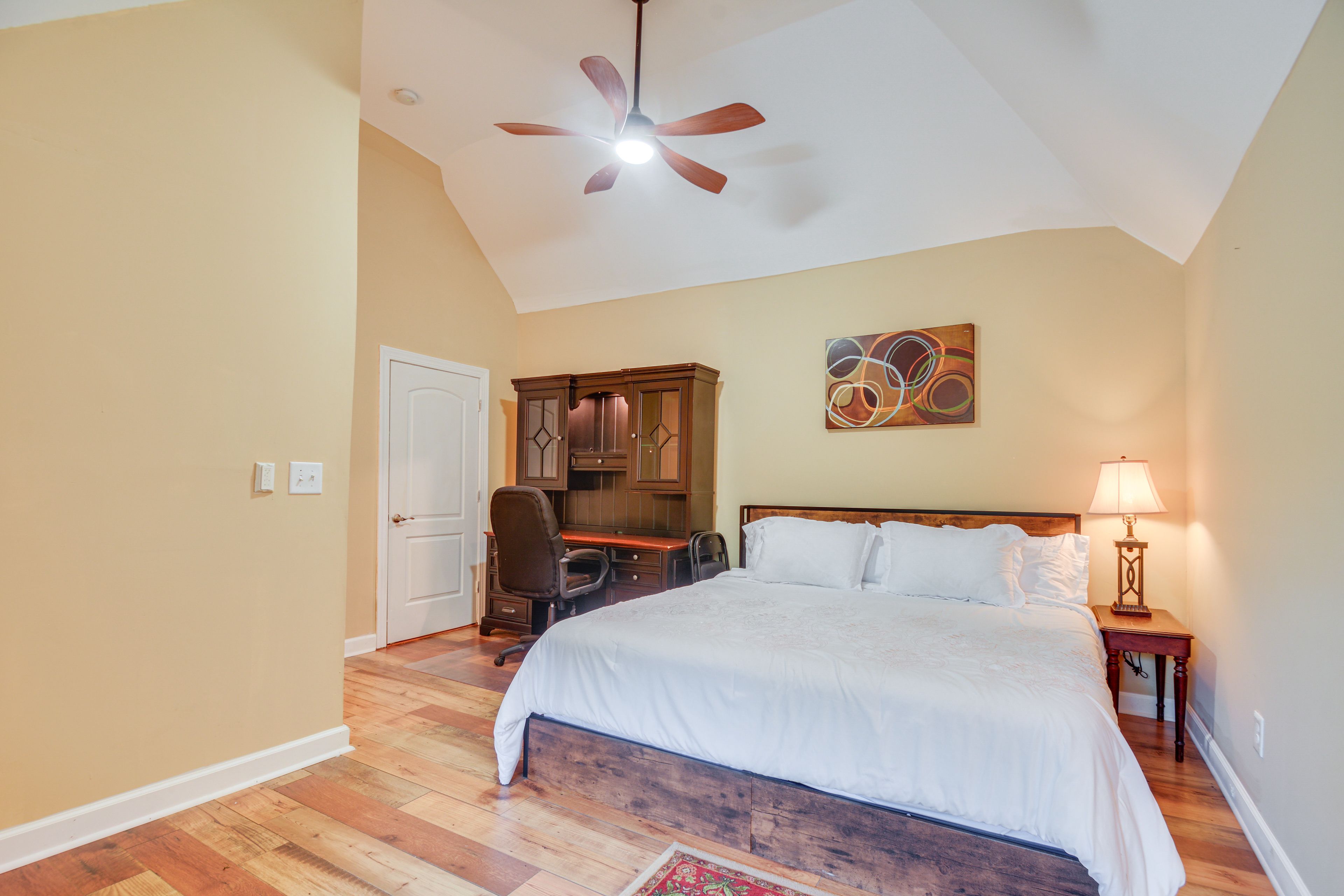 Bedroom 5 | King Bed | 3rd Floor