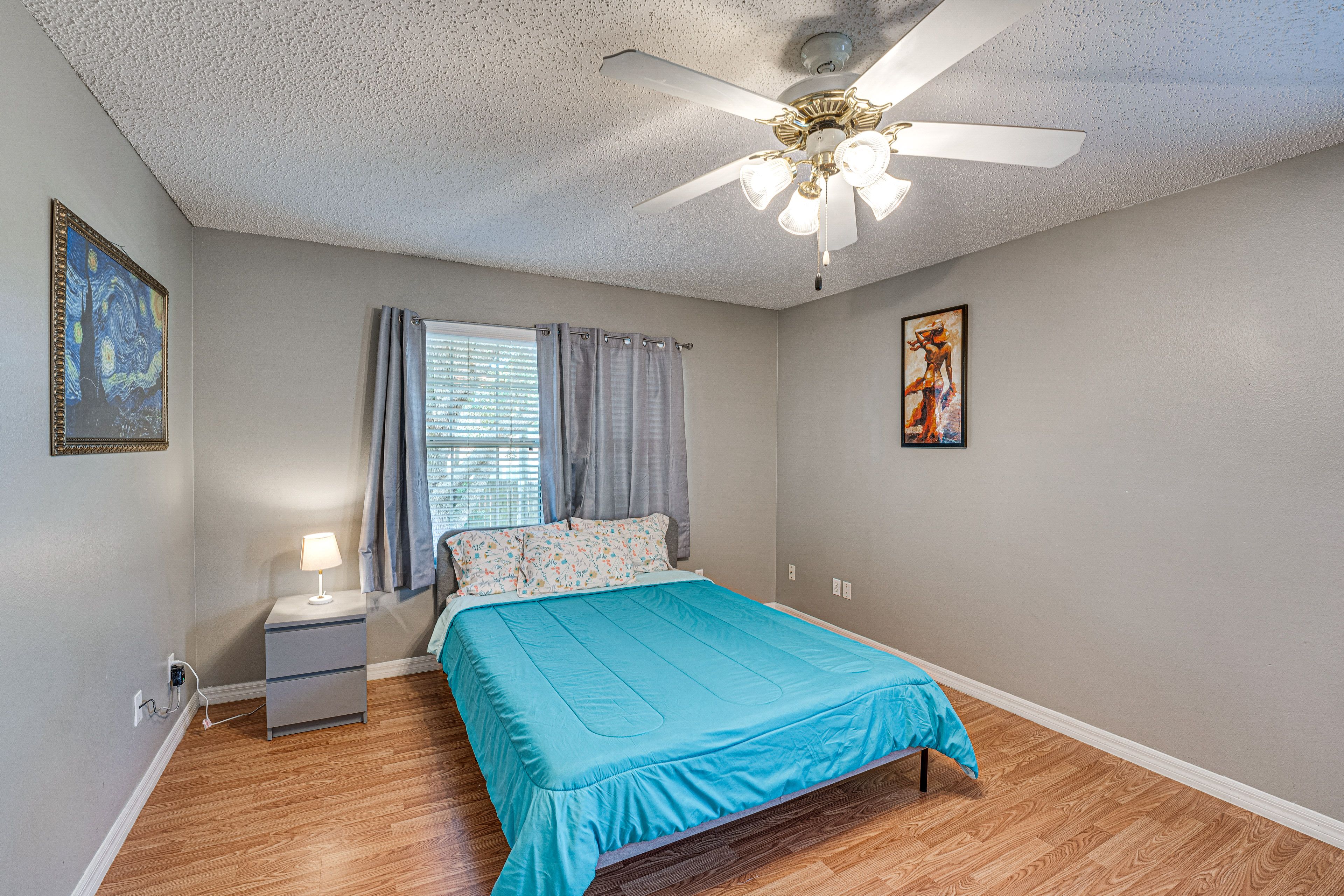 Bedroom 1 | Queen Bed