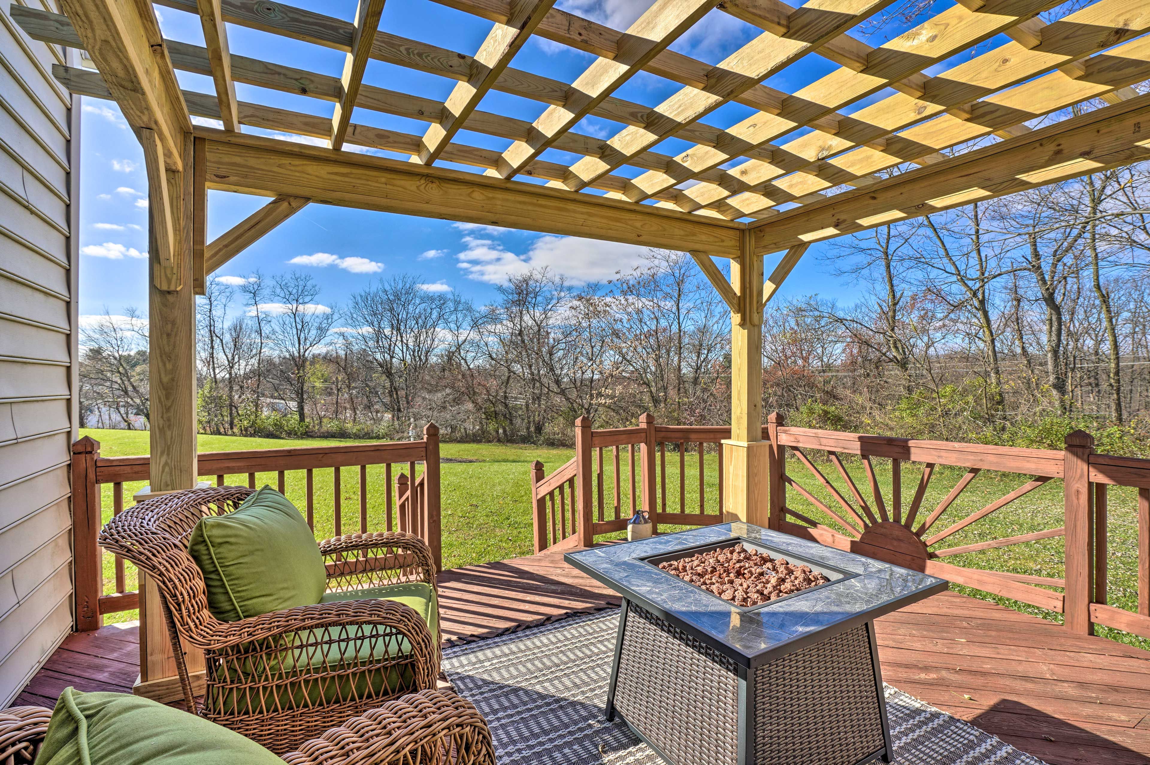 Outdoor Space | Deck | Fire Pit | Gas Grill