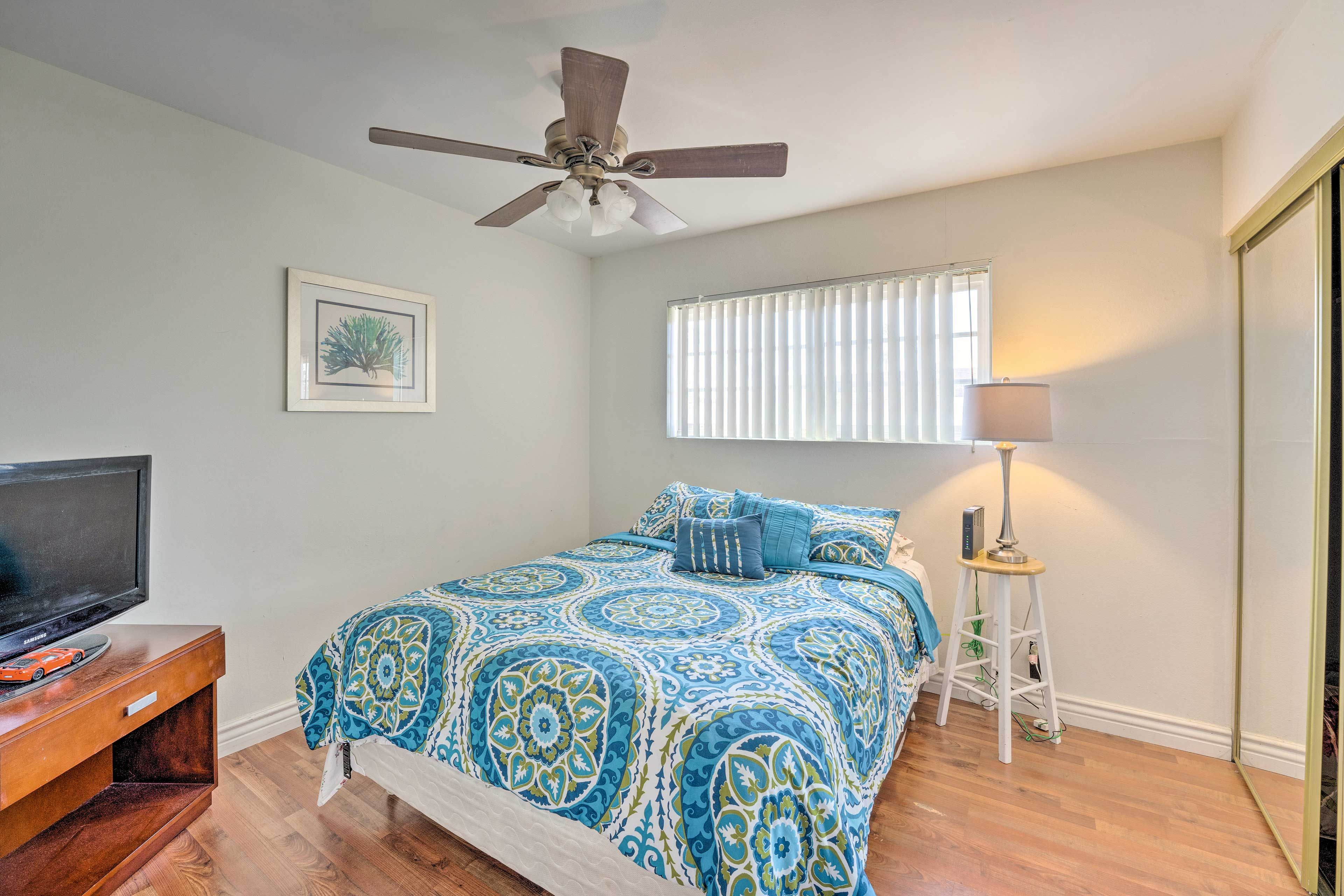 Bedroom 1 | Queen Bed