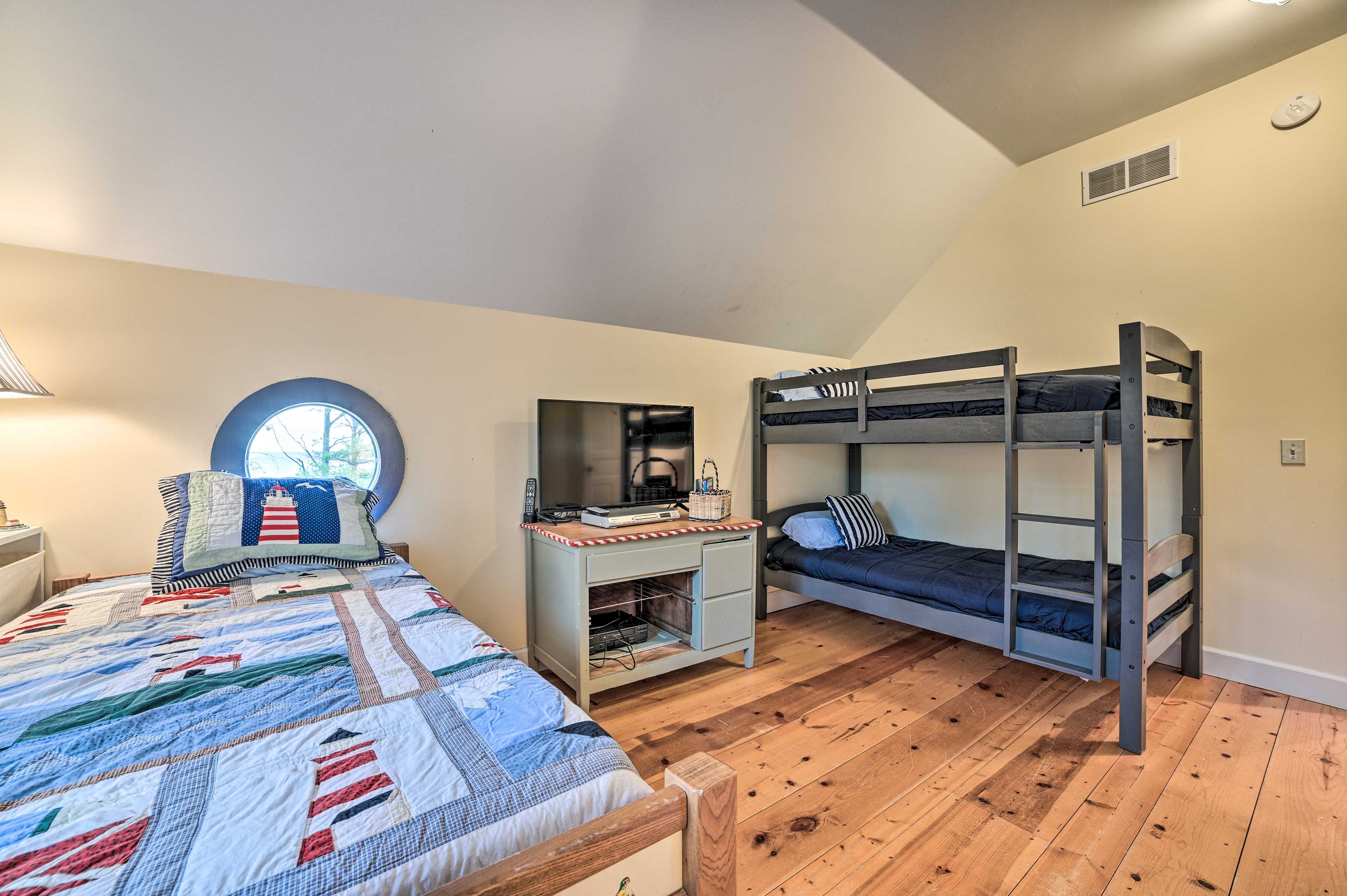 Bedroom 4 | 2 Twin Bunk Beds | Twin Bed