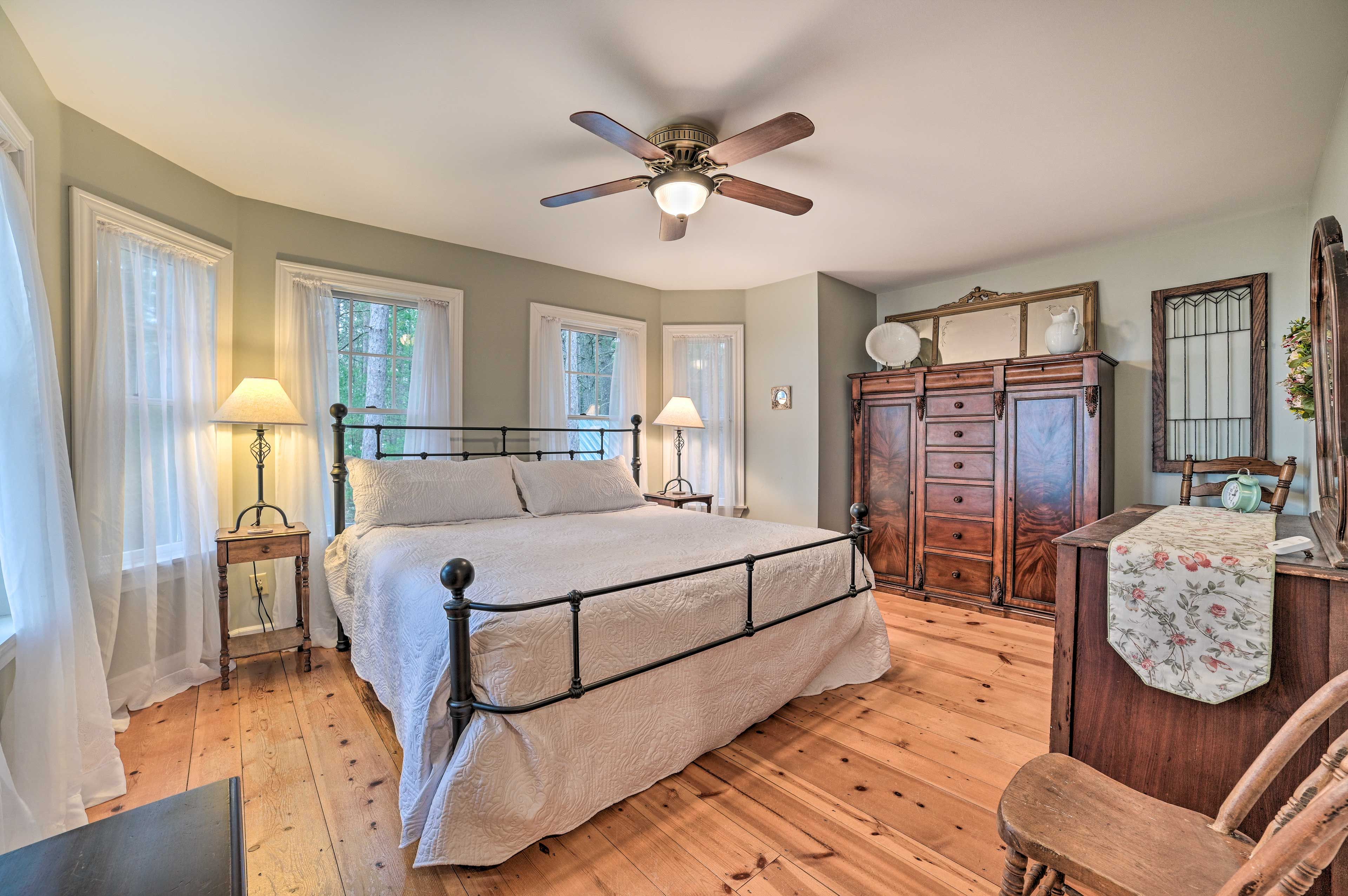 Bedroom 1 | King Bed