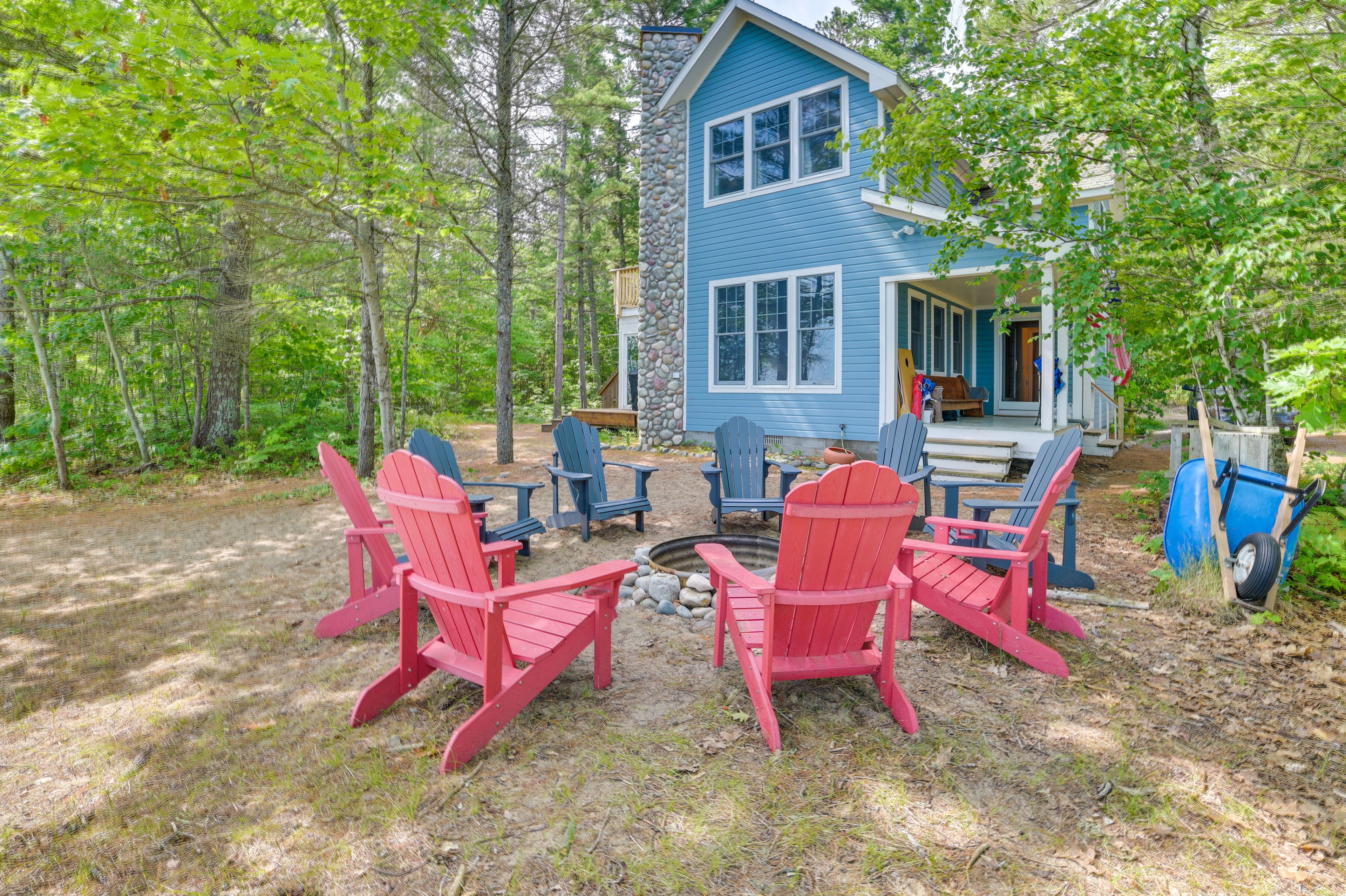 Backyard | Fire Pit | Lake Access