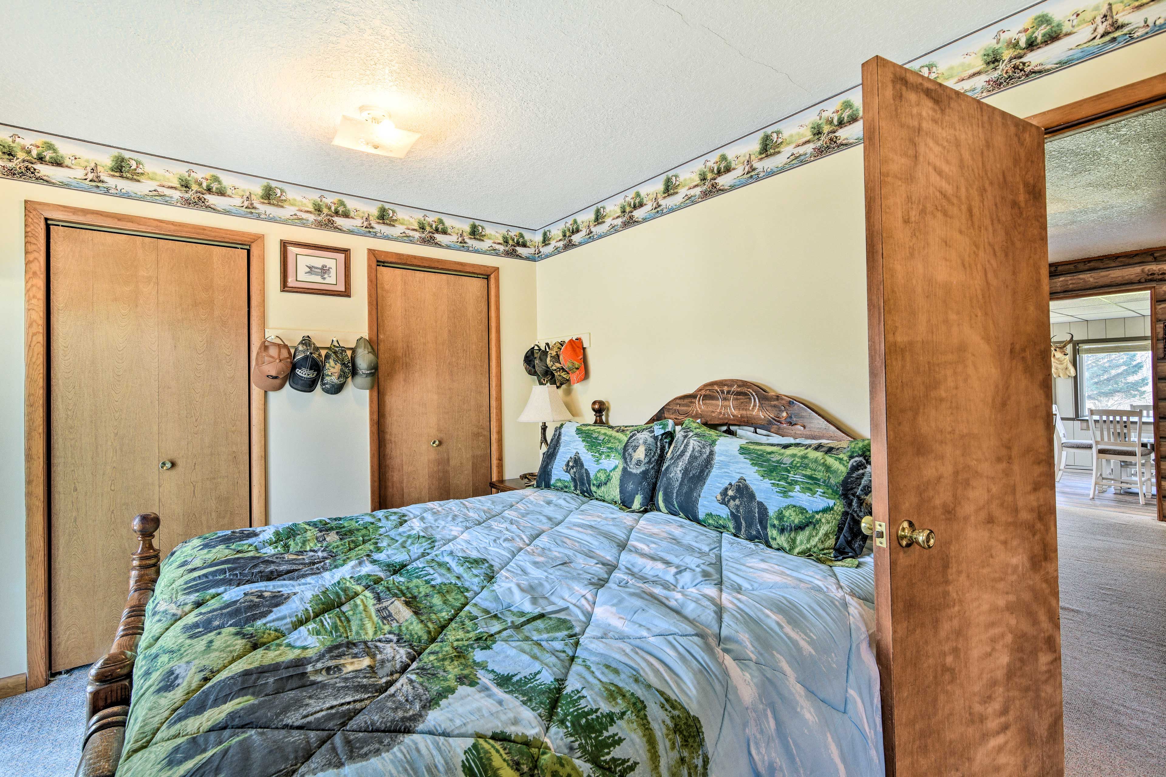 Bedroom 1 | King Bed | 2 Twin Beds