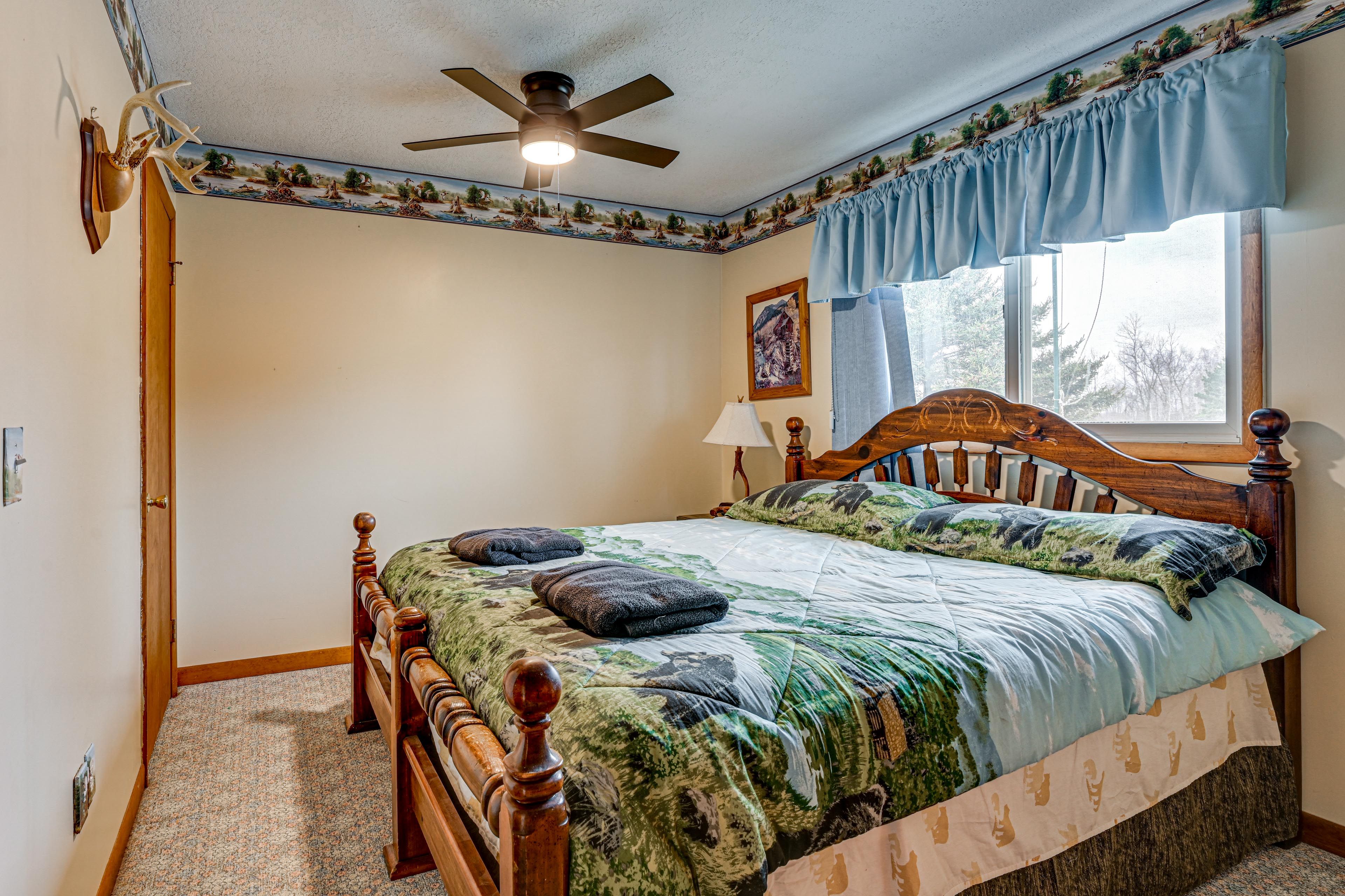Bedroom 1 | King Bed | Queen Bed