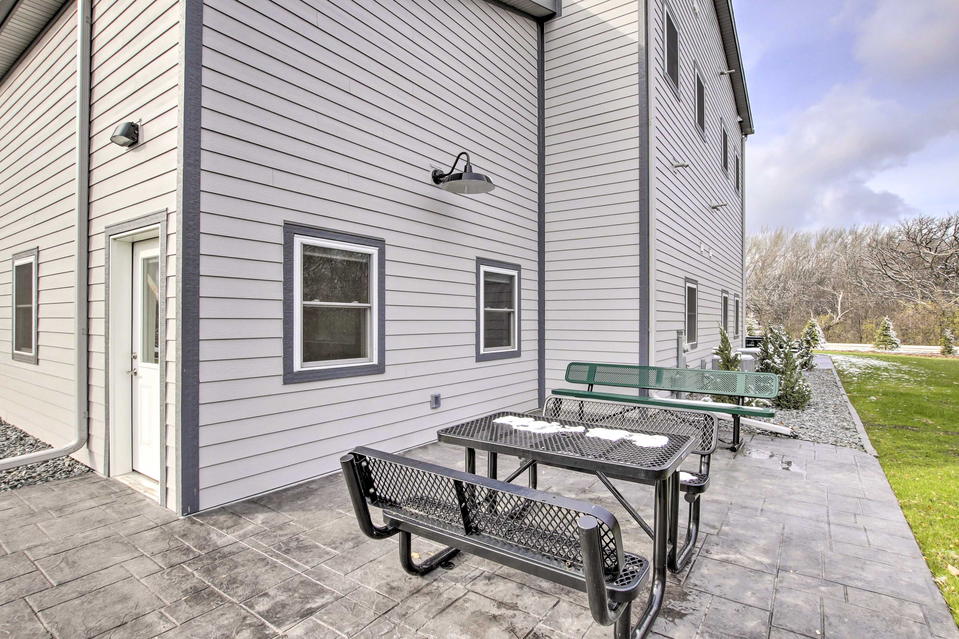 Patio | 1st Floor | Outdoor Dining Area