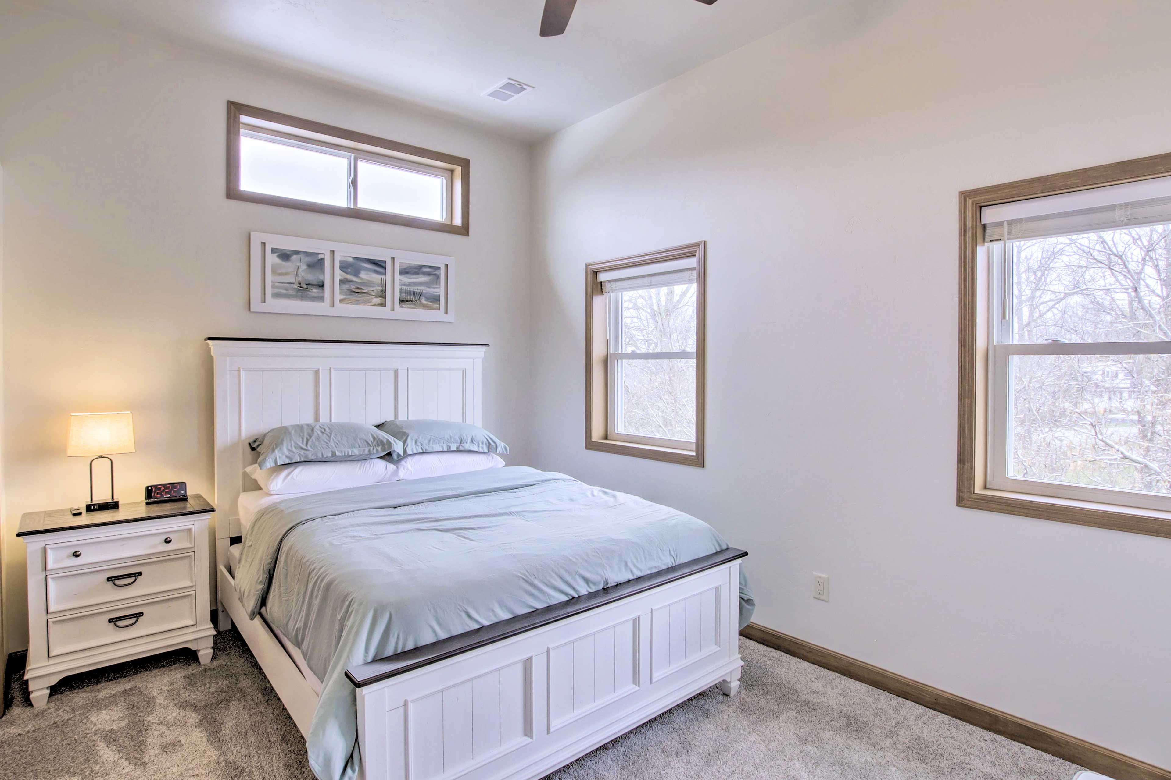 Bedroom 3 | 2nd Floor | Queen Bed | Flat-Screen TV